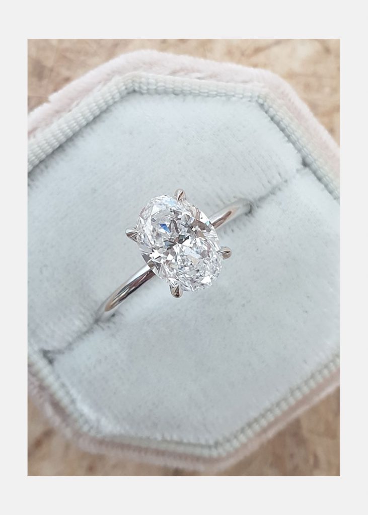 2.0 CT Oval Cut Moissanite Solitaire Engagement Ring