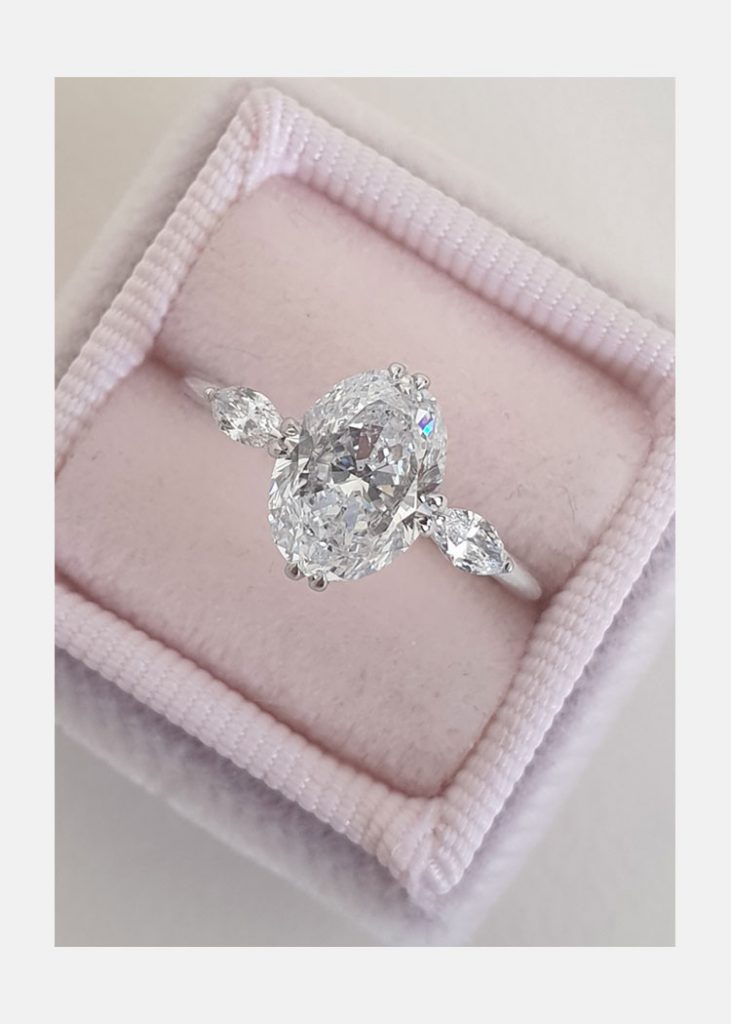 2.0 CT Oval Moissanite Three Stones Engagement Ring