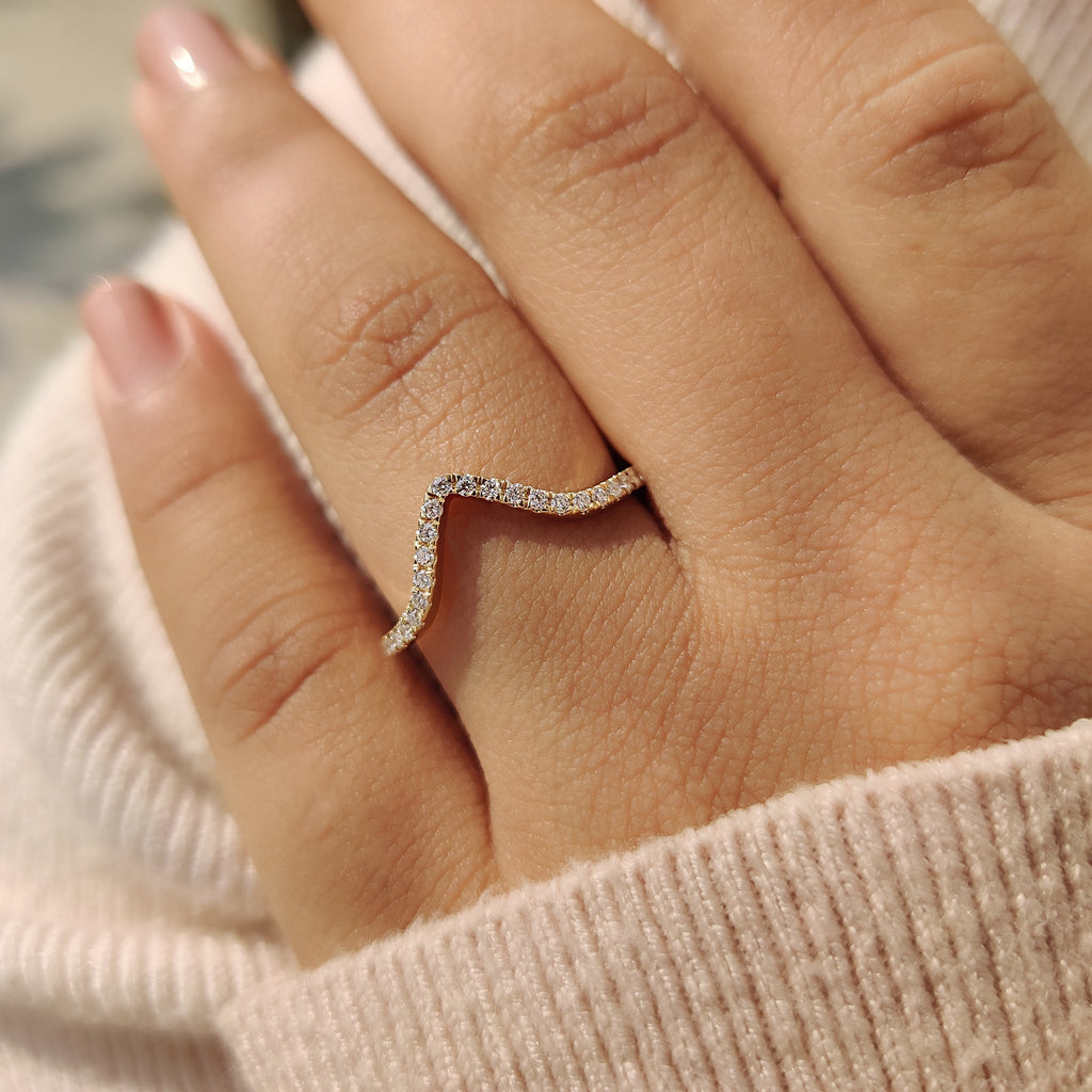 Chevron Wedding Band With Round Diamond