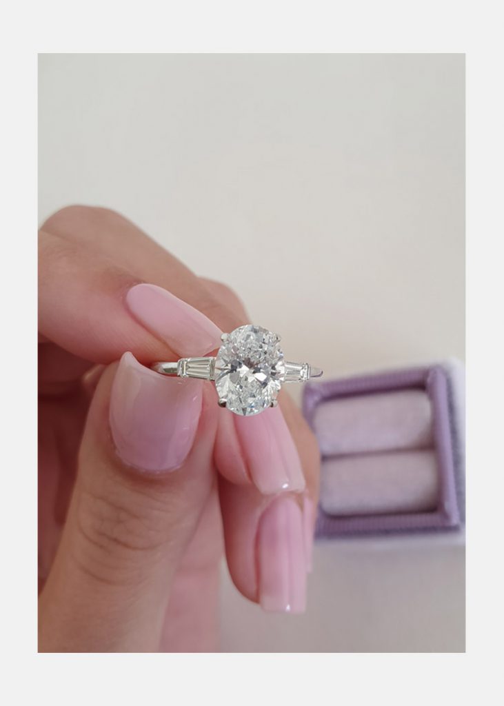 2.0 CT Oval Cut Moissanite Three Stone Engagement Ring