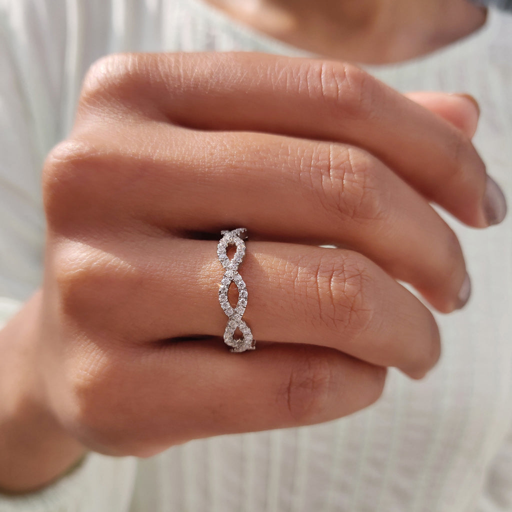 Round Cut Twisted Wedding Band