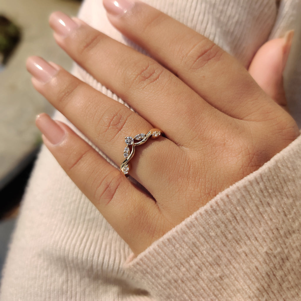 Crown Wedding Band With Round Diamond