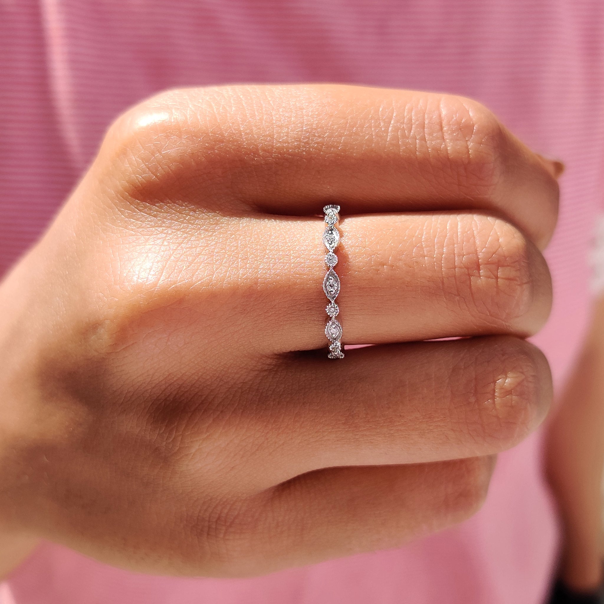 Half Eternity Wedding Band In Milgrain Setting Imagen secundaria del producto