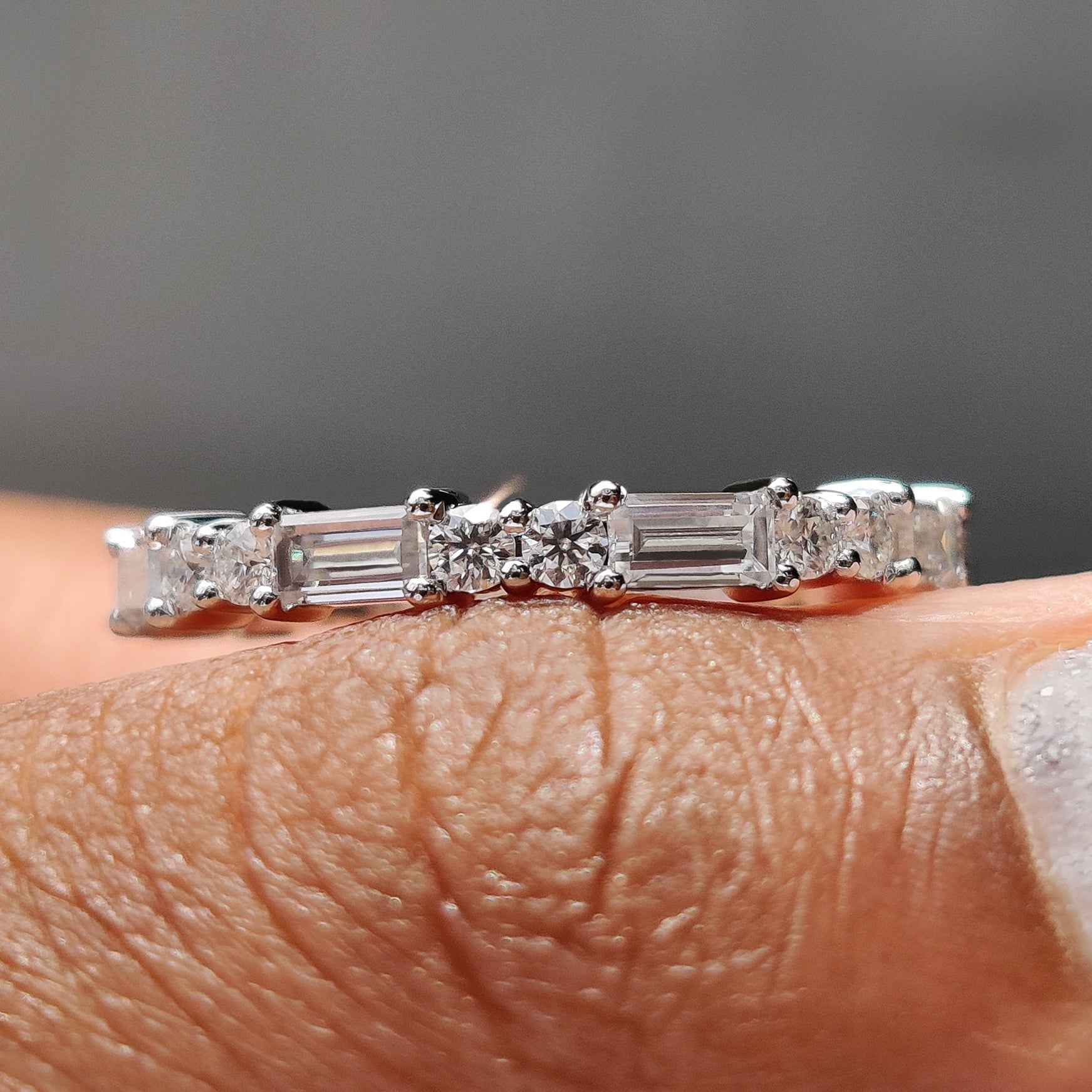 Moissanite Baguette Band In Full Eternity Style Hauptbild