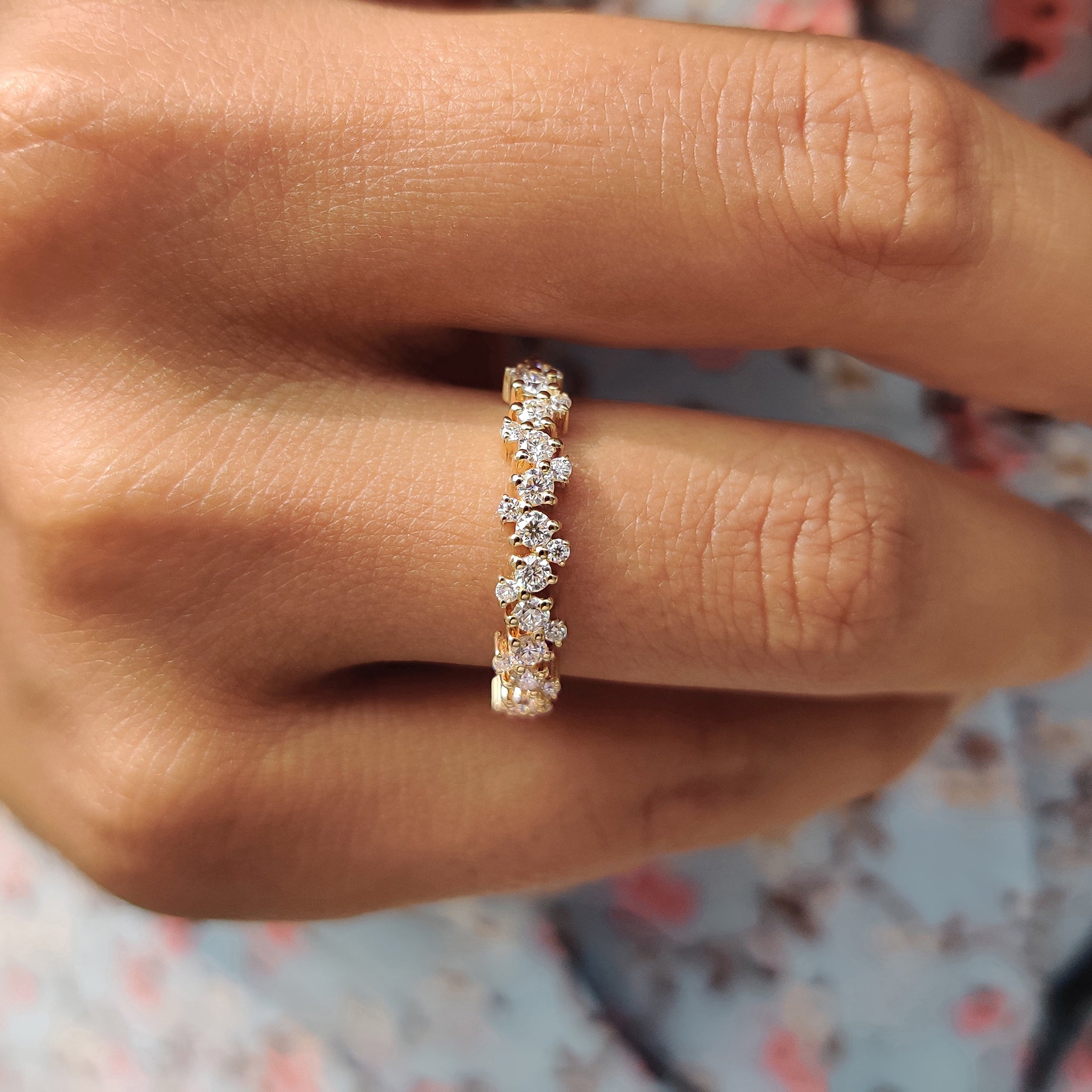 Round Cut Half Eternity Band In Zig Zag Setting Image principale du produit