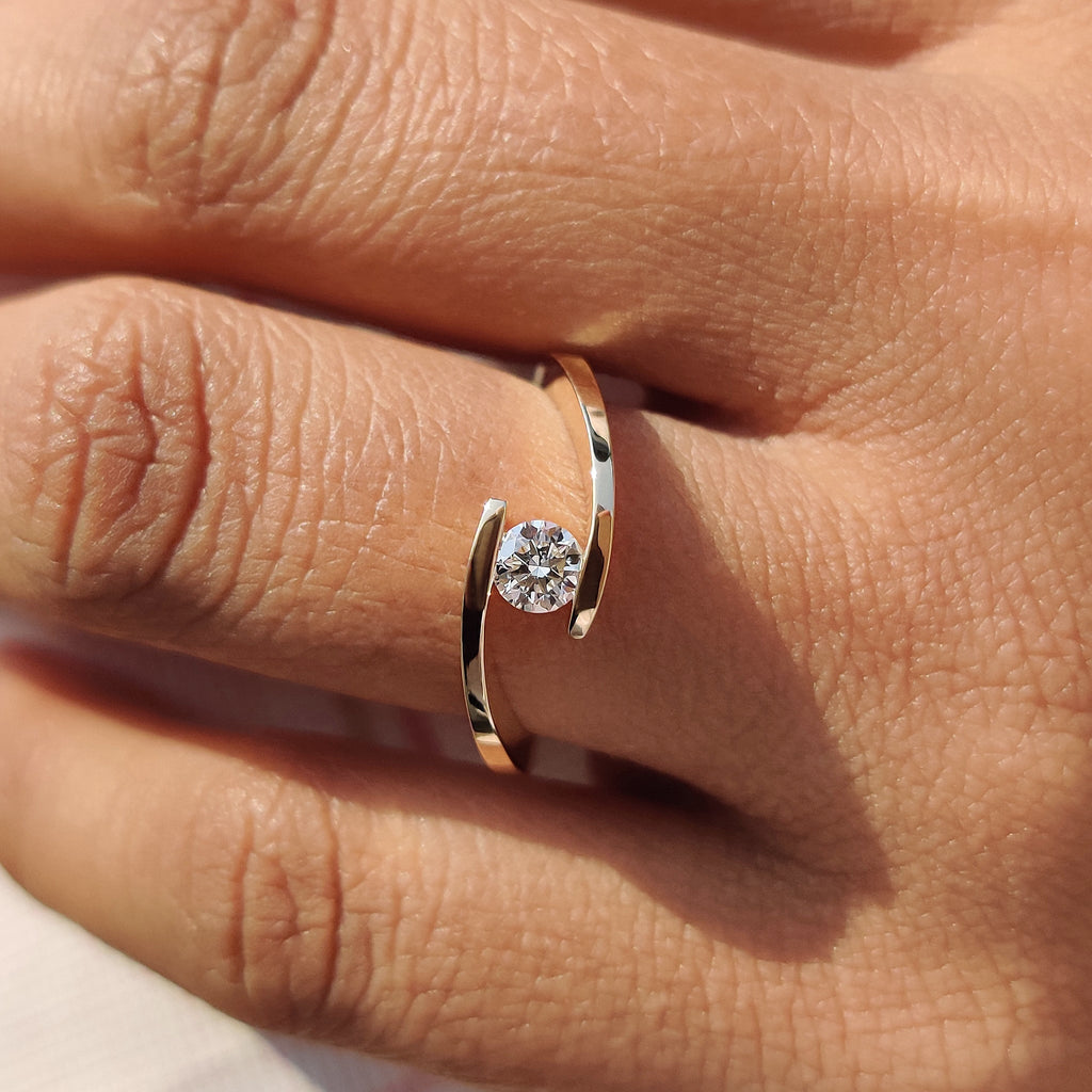 Bypass Diamond Ring In Round Cut Solitaire Design
