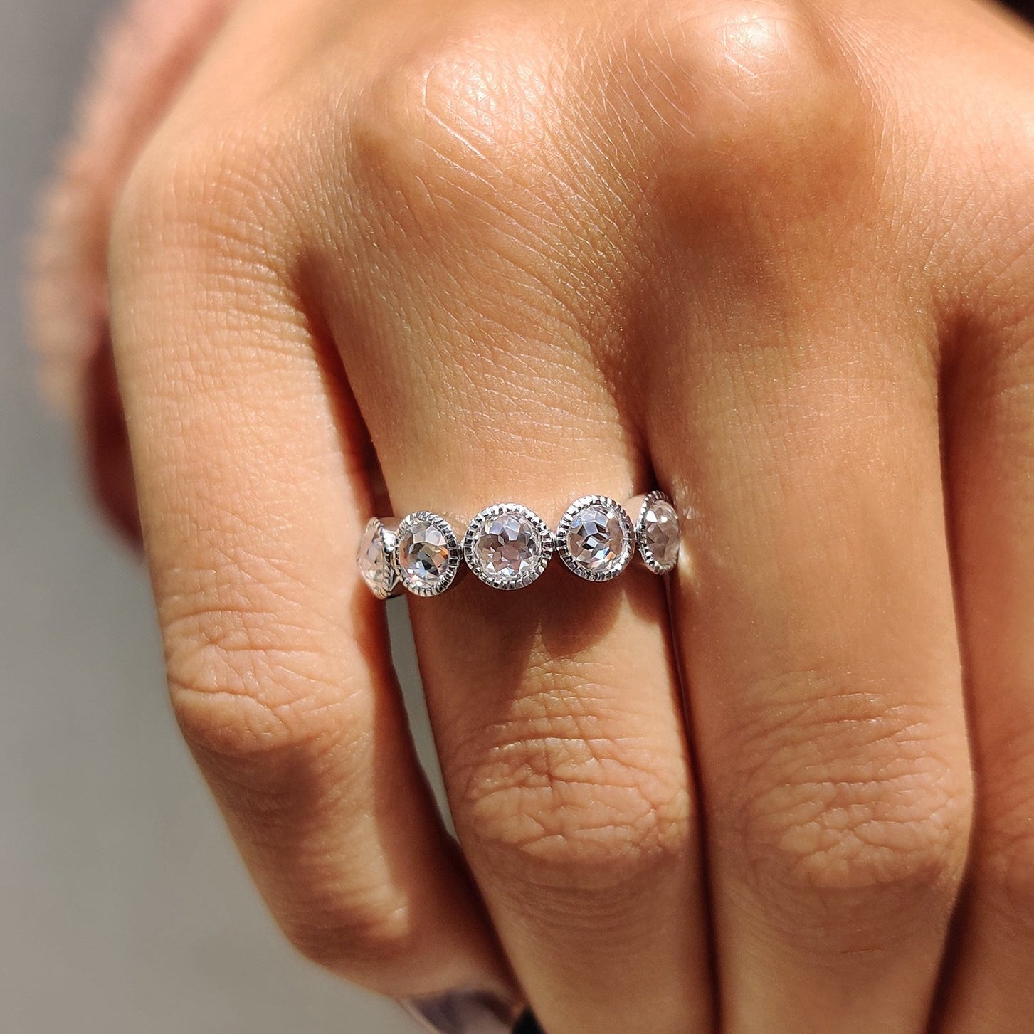 Five Stone Wedding Band With Bezel Milgrain Setting Imagen principal del producto