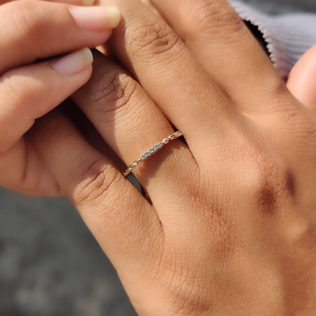 Twisted Wedding Band With Round Diamond