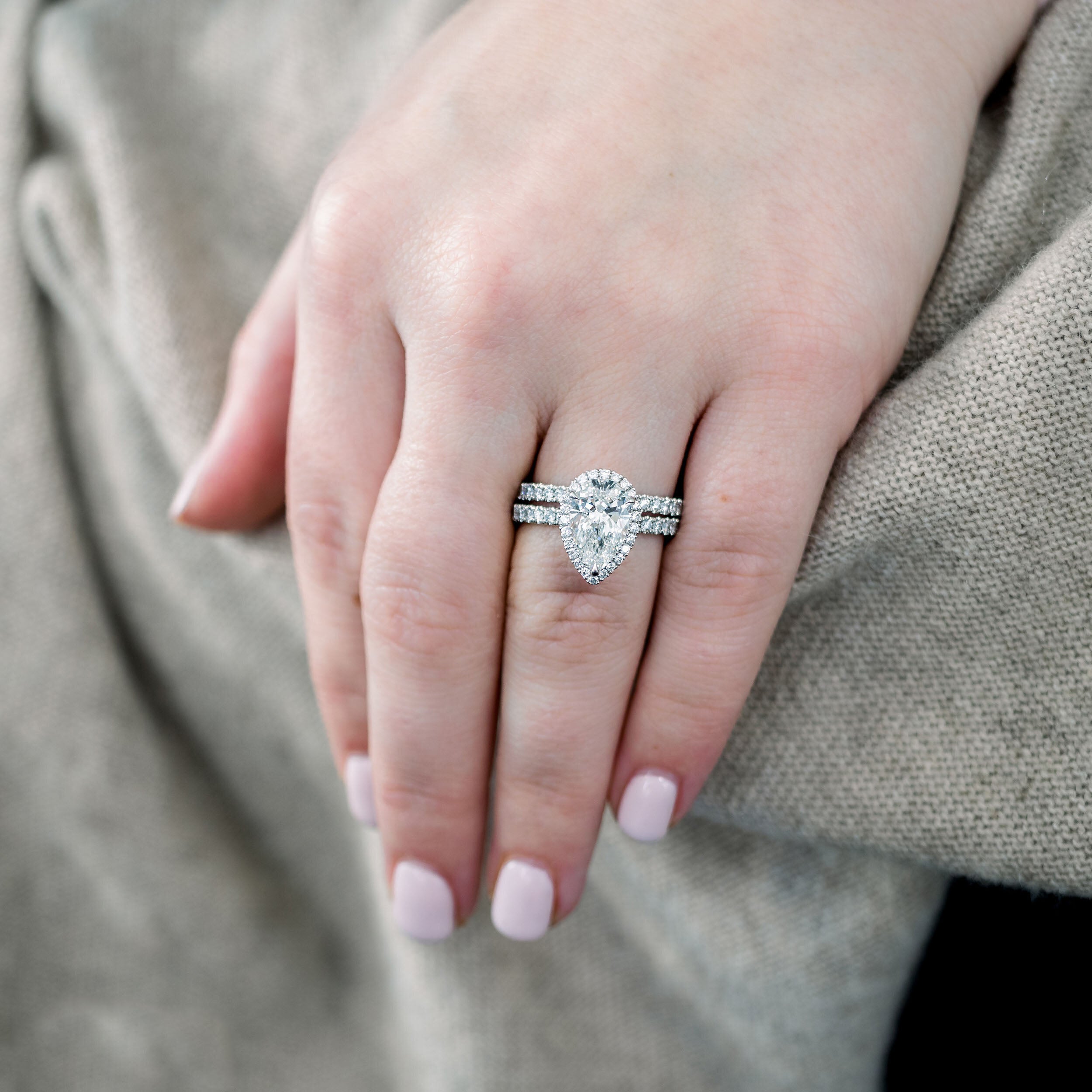 2.0 CT Pear Cut Moissanite Halo Setting Engagement Ring