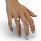 Single Diamond Engagement Ring Round Diamond in Gold Setting