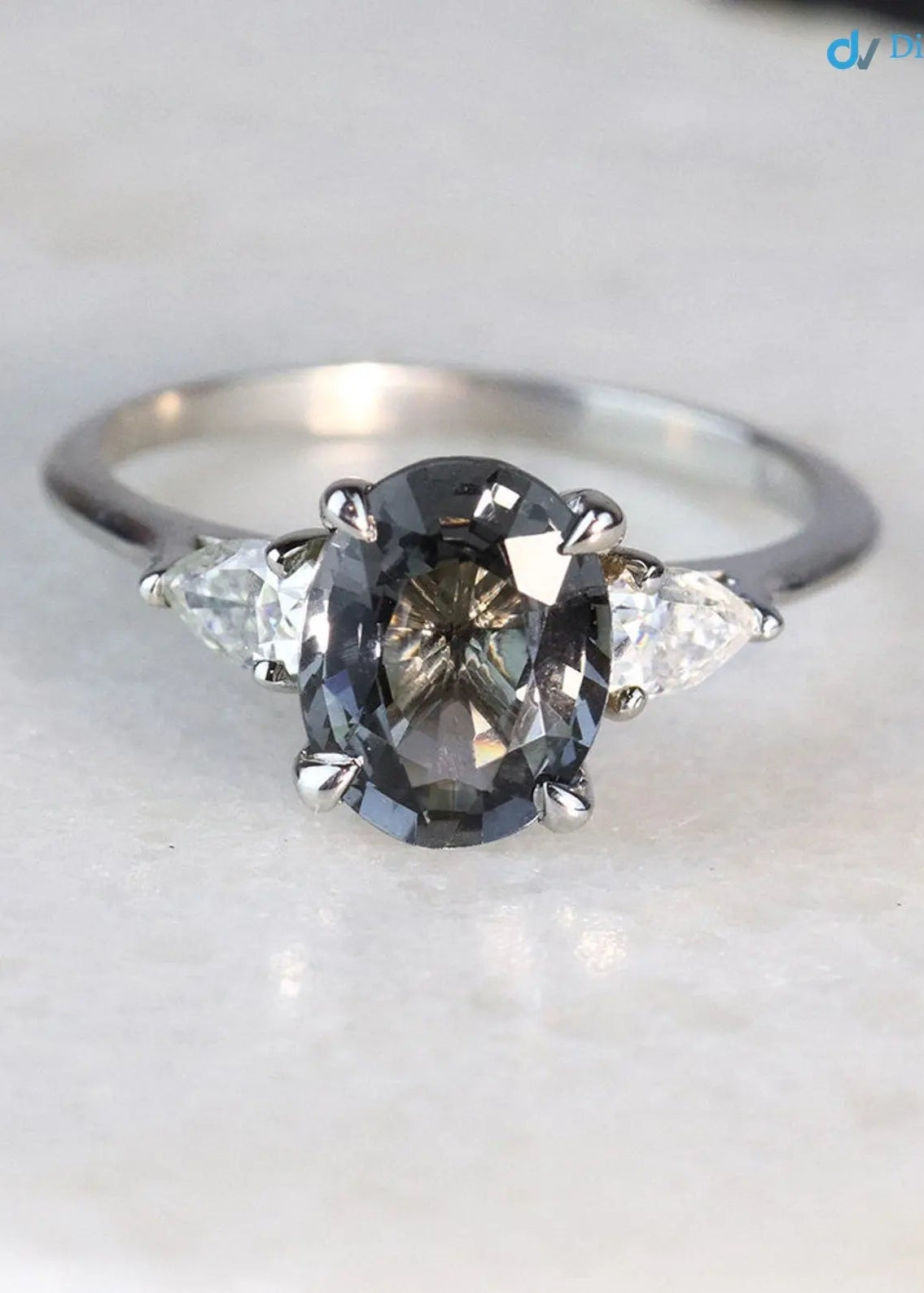 2 caret  smokey Grey Lab Grown Diamond Three Stone Wedding Ring - DisneyValley Hauptbild
