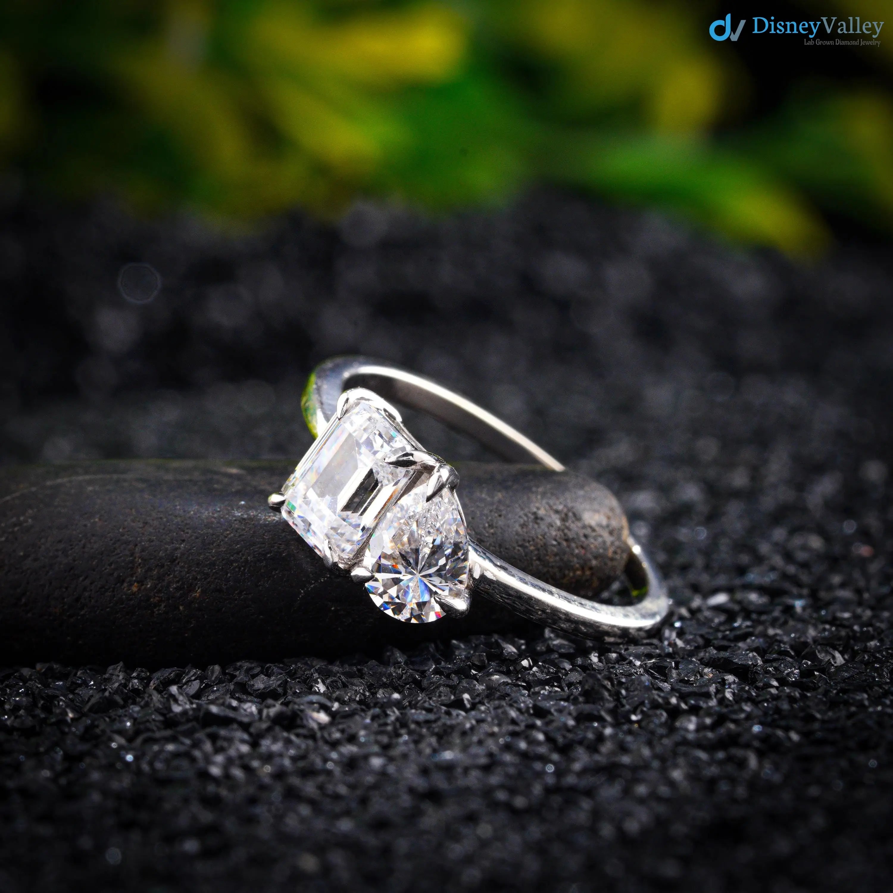 2.5 CT Toi et Moi Solid Gold Emerald and Pear Cut Moissanite Engagement Ring - DisneyValley