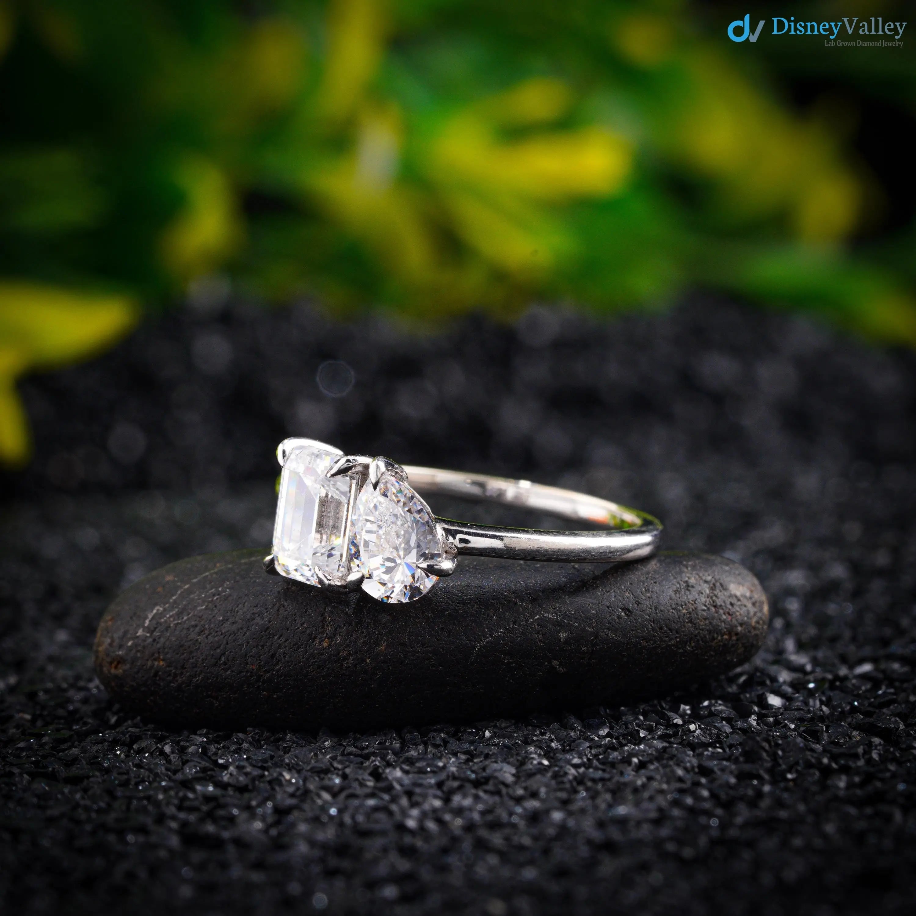 2.5 CT Toi et Moi Solid Gold Emerald and Pear Cut Moissanite Engagement Ring - DisneyValley