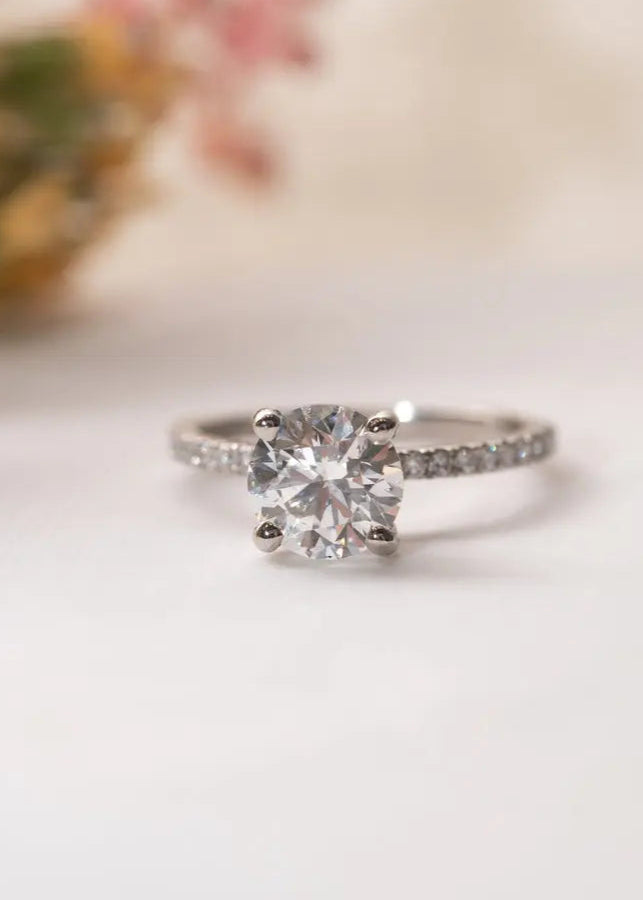 2.5 caret excelent round cut lab grown side stone engagement ring - DisneyValley Main image