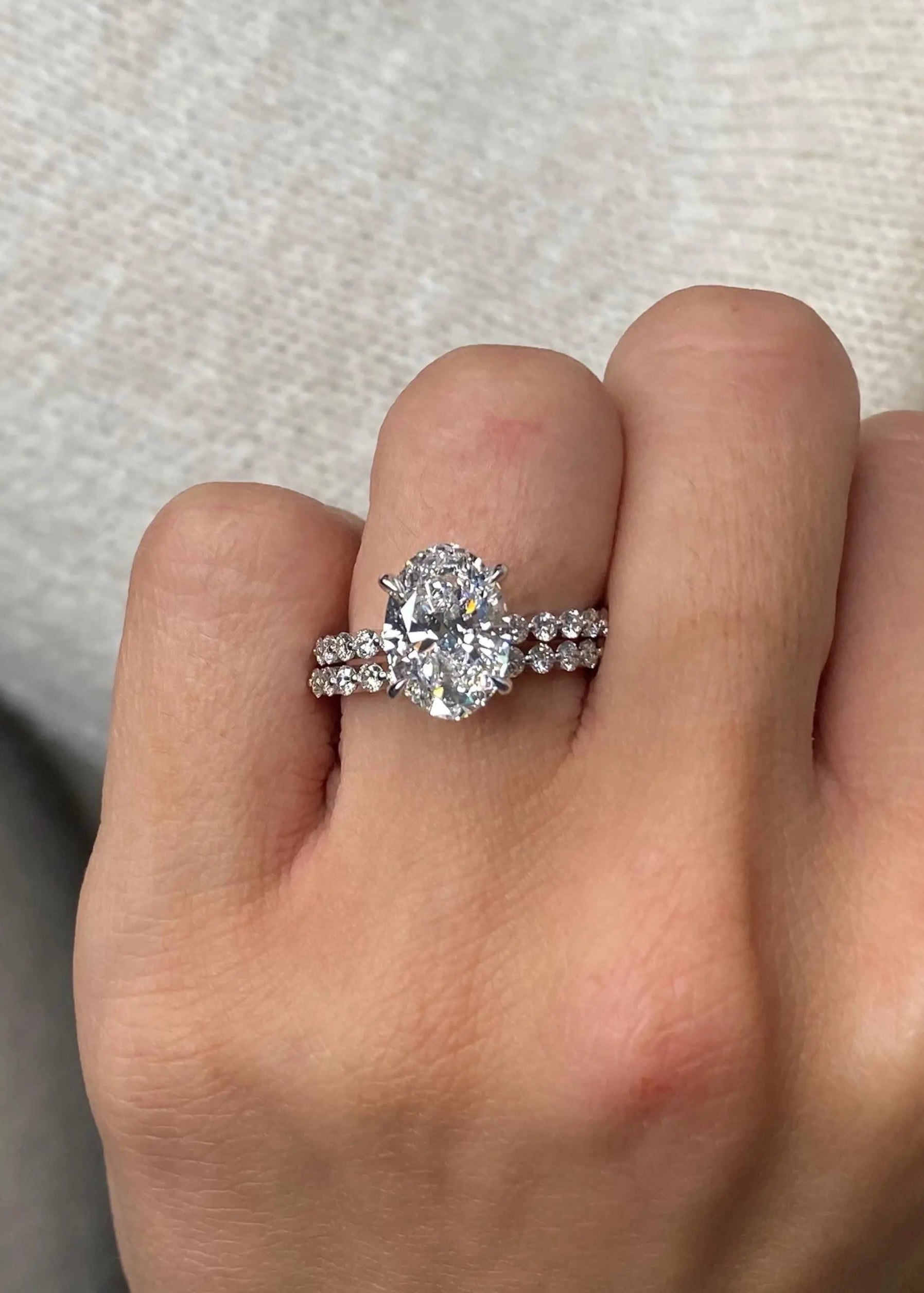 2.75 Carat Engagement Ring Set Oval Cut Engagement Ring With Matching Band - DisneyValley Imagen principal del producto