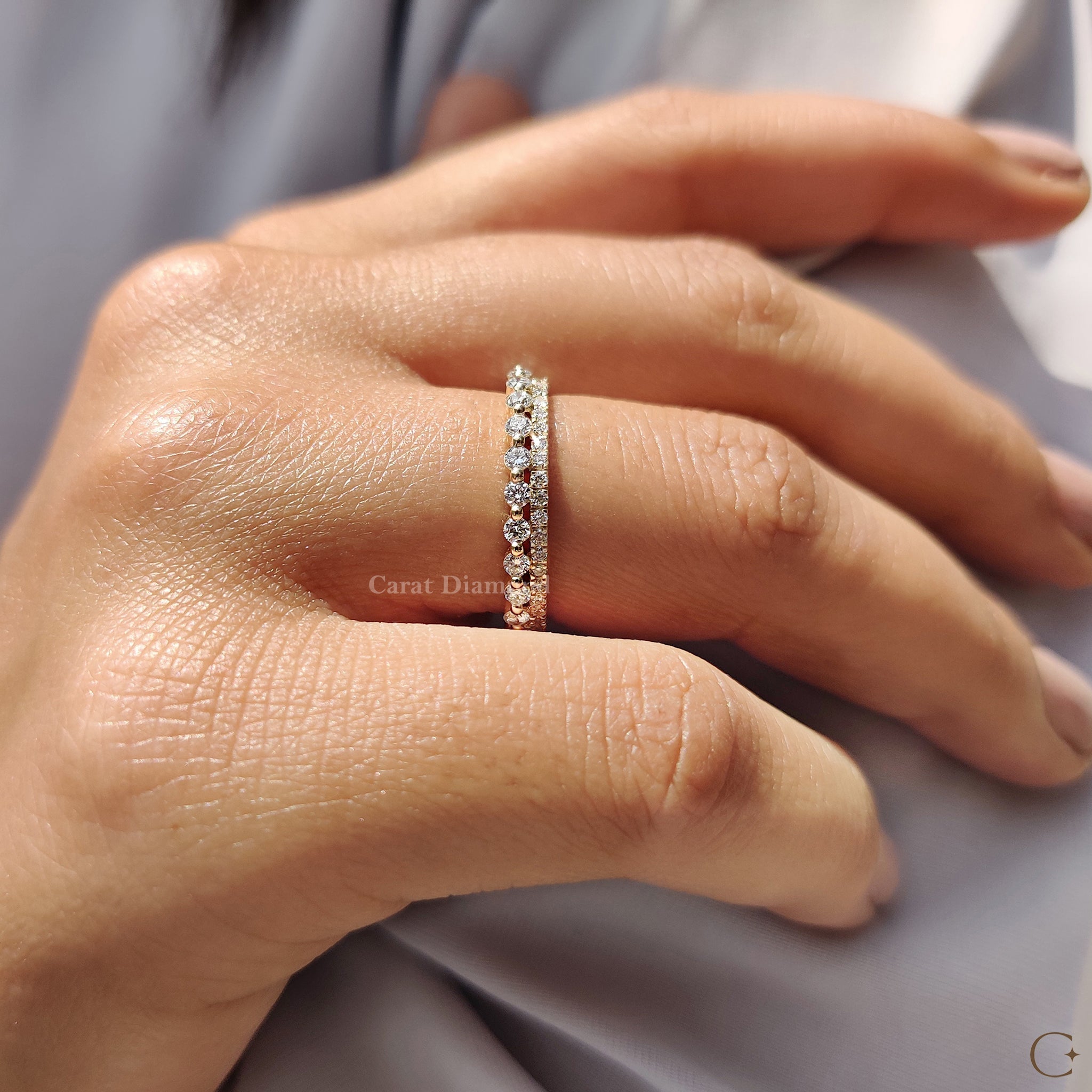 Round Wedding Band In Double Row Pave Style Imagen secundaria del producto