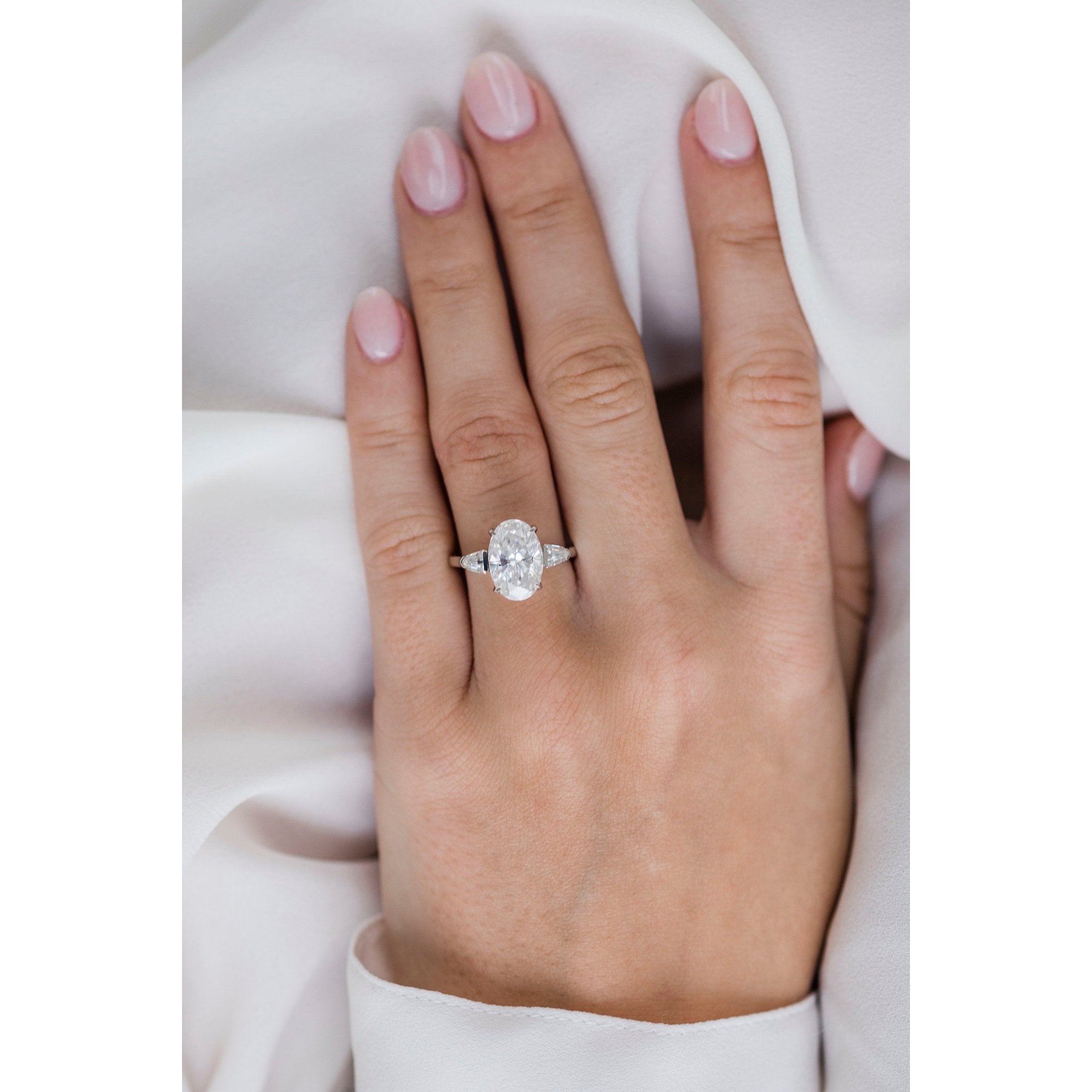 4.0 CT Oval Moissanite Three Stones Engagement Ring