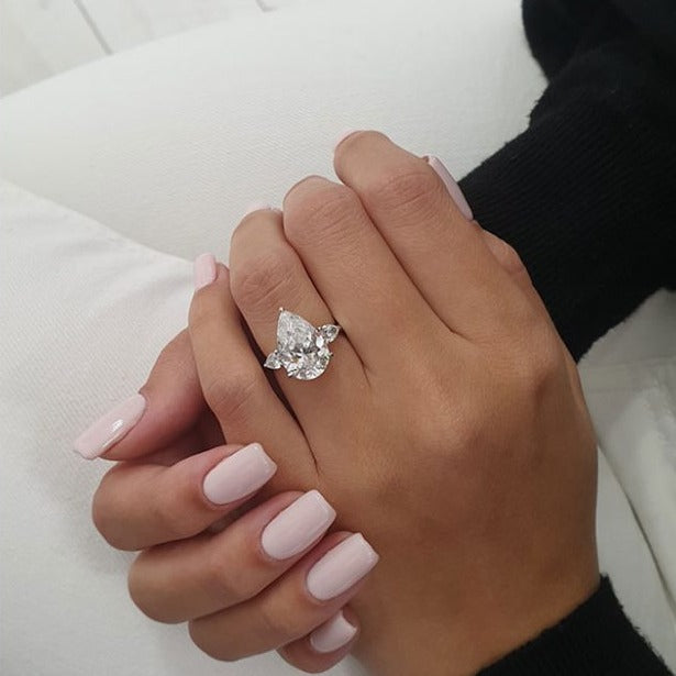 4.0 CT Pear Cut Moissanite Three Stones Engagement Ring Secondary image