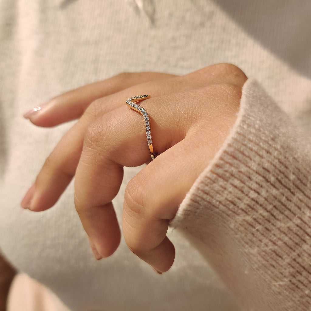 Chevron Wedding Band With Round Diamond