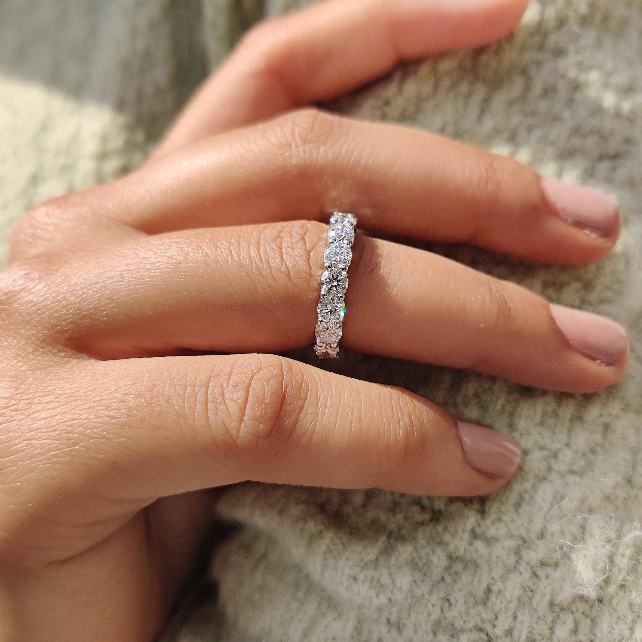 White Gold Engagement Band – Round Diamond