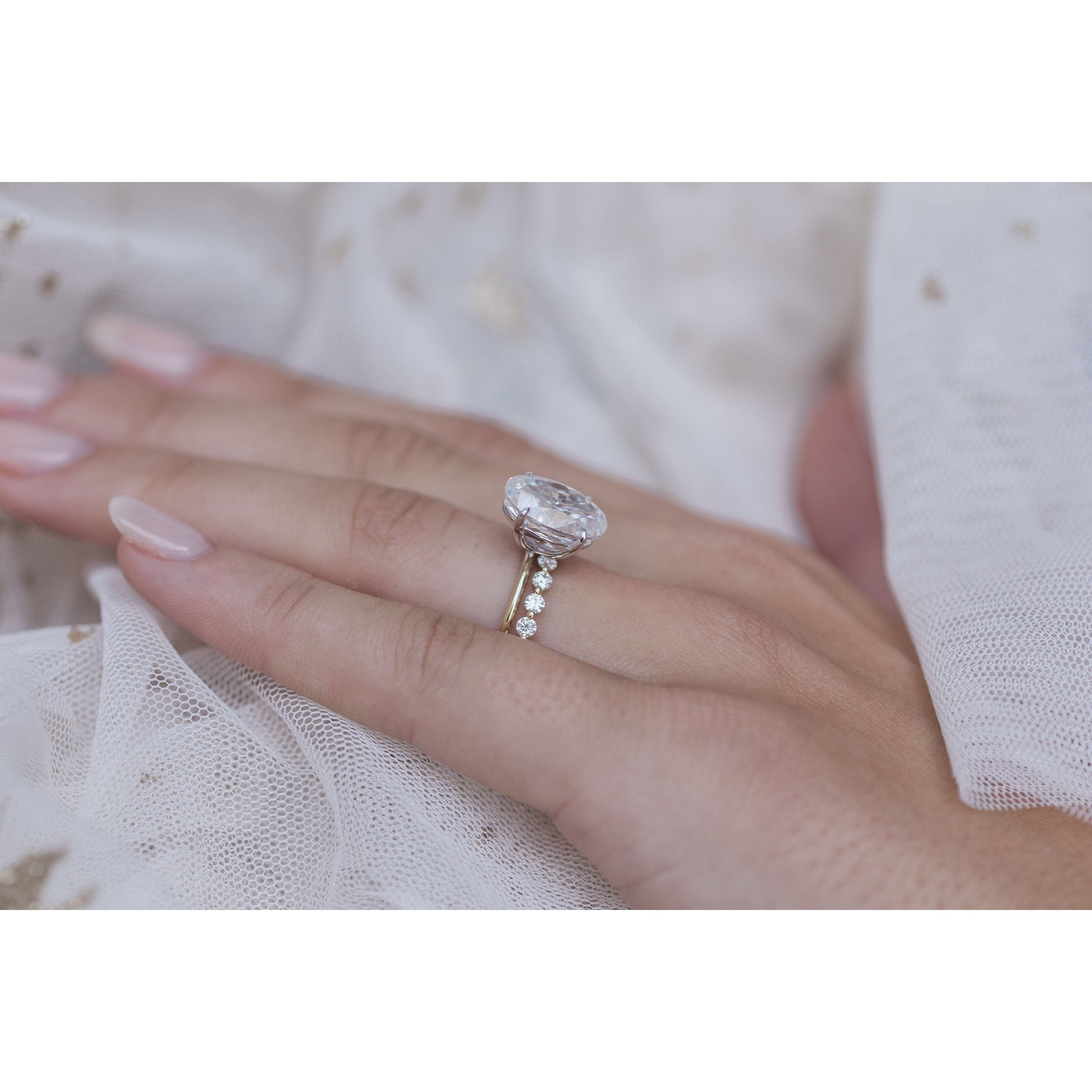 4.0 CT Oval Moissanite Soliatire Engagement Ring