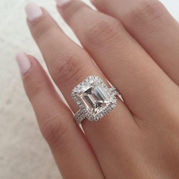 3.0 CT Emerald Moissanite Halo Setting Engagement Ring