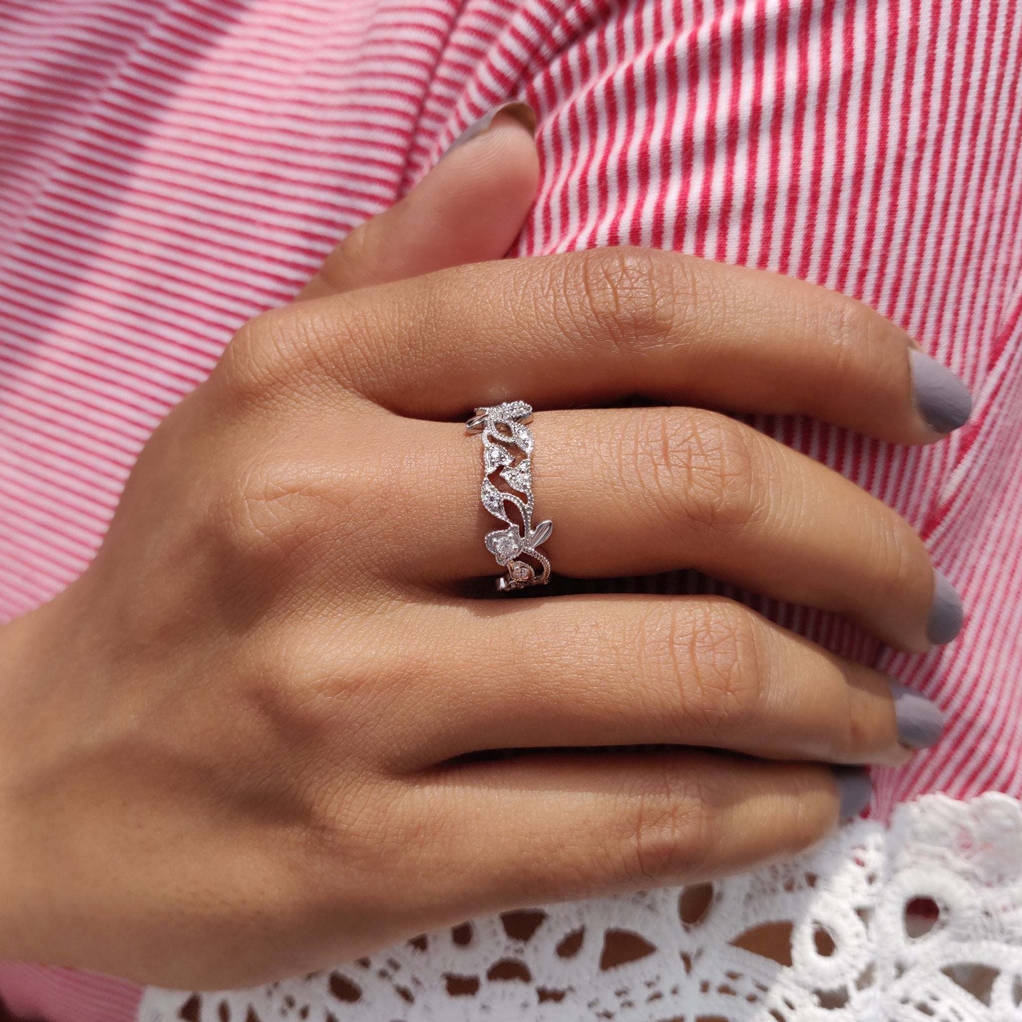 Vintage Style Wedding Band With Round Moissanite