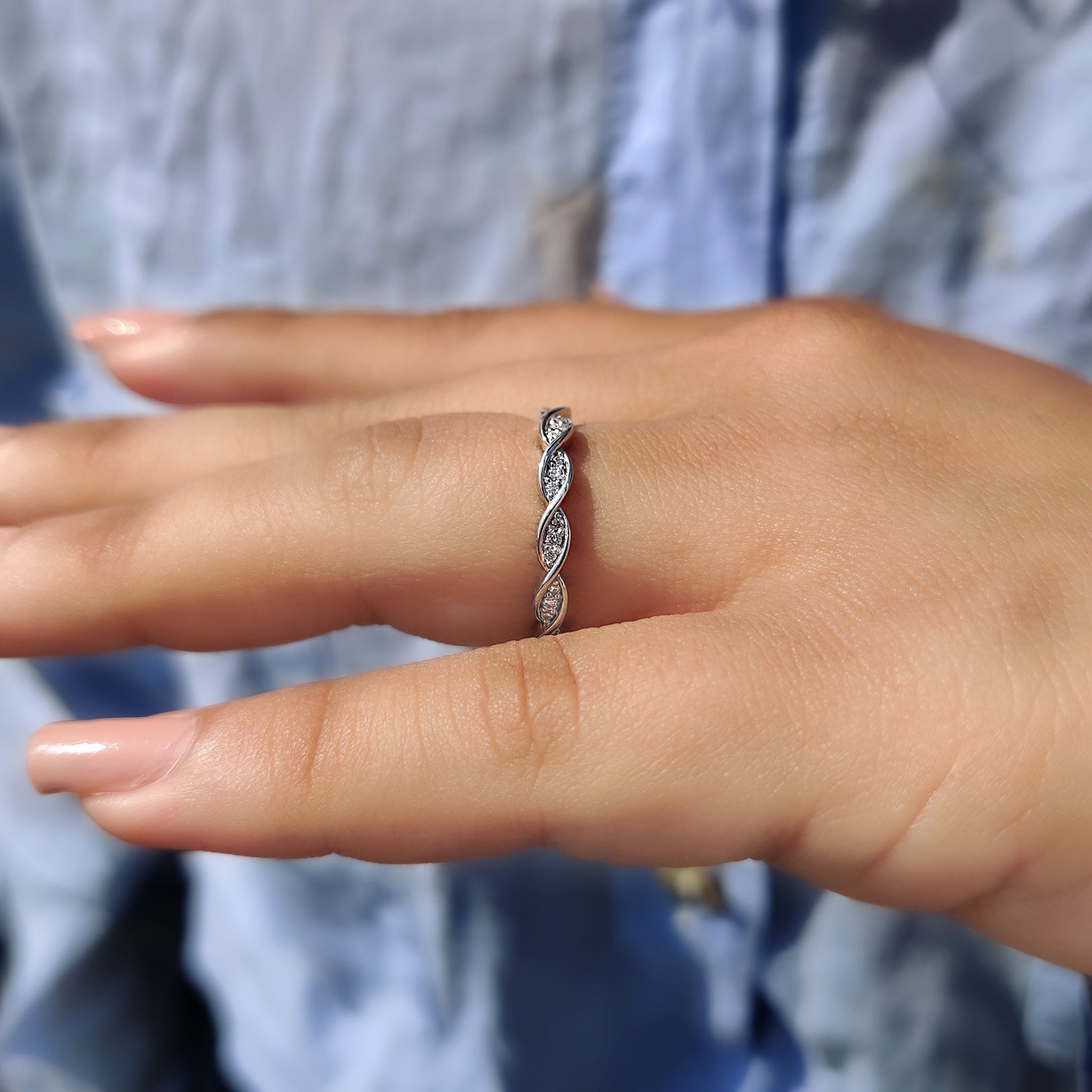 Round Cut Diamond Eternity Twisted Wedding Band