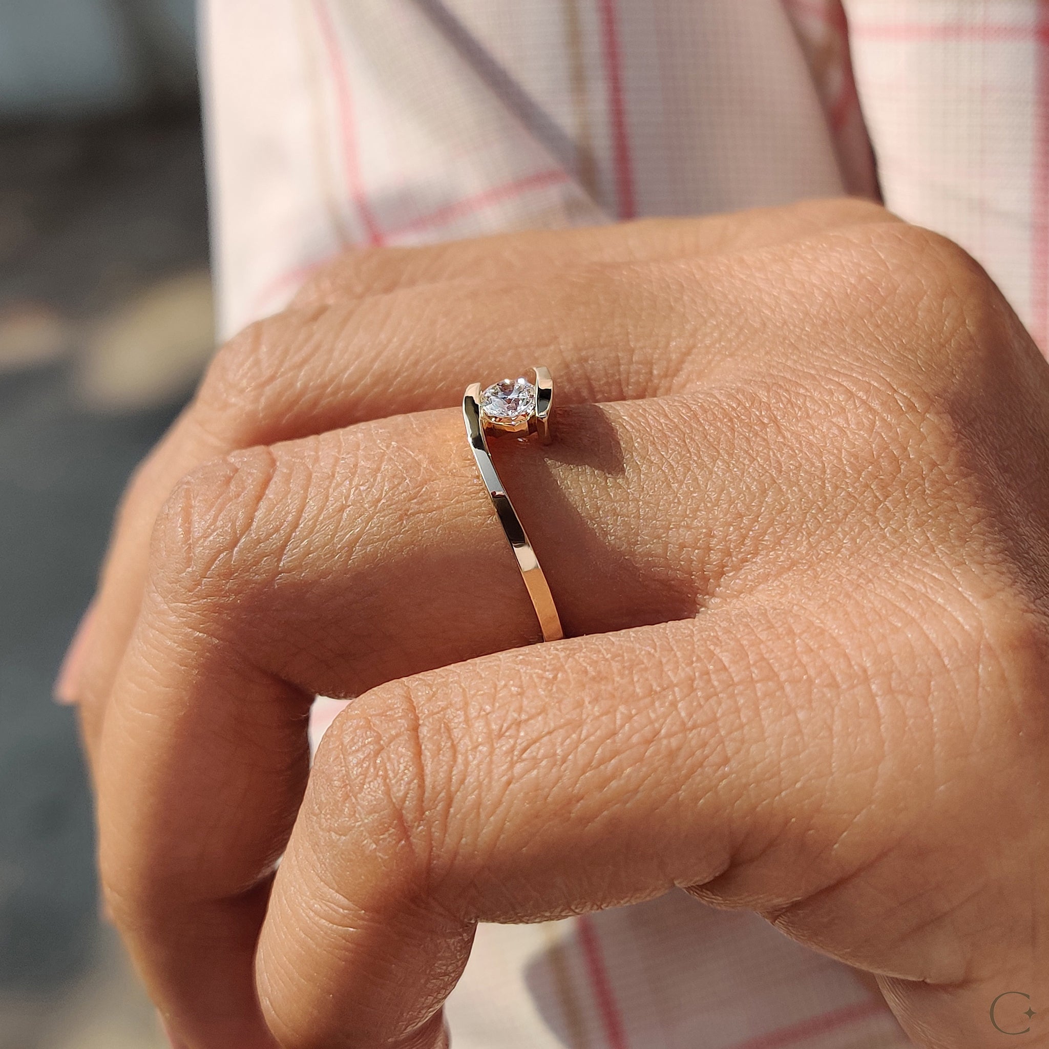Bypass Diamond Ring In Round Cut Solitaire Design