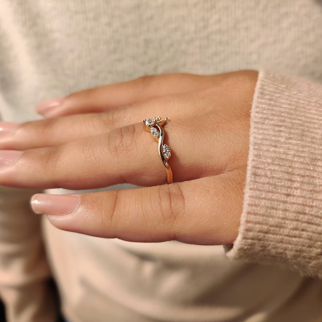 Crown Wedding Band With Round Diamond