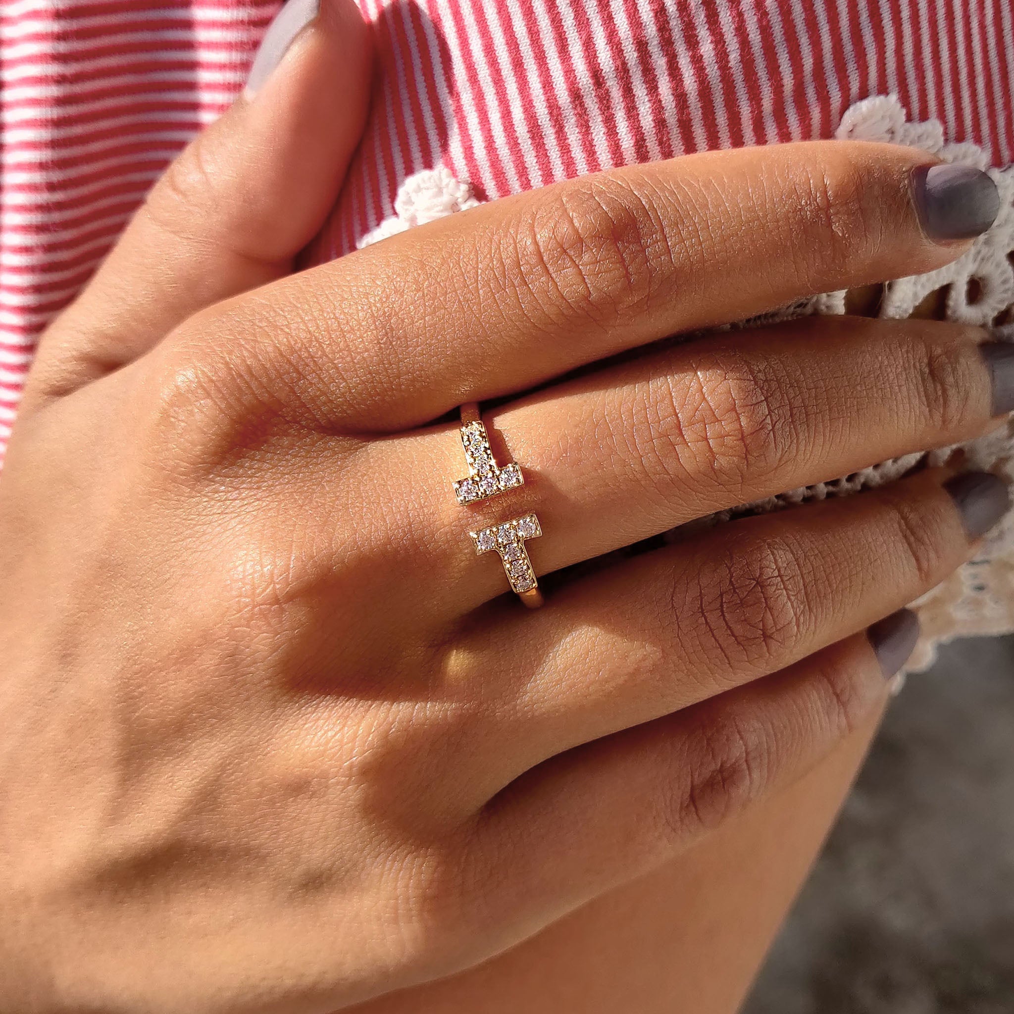 Round Moissanite Wedding Band In Open Gap Setting Immagine secondaria del prodotto