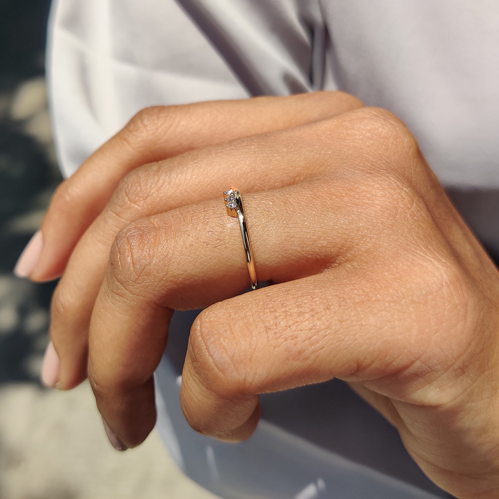 3 Stone Wedding Band - Round Diamonds Immagine secondaria del prodotto