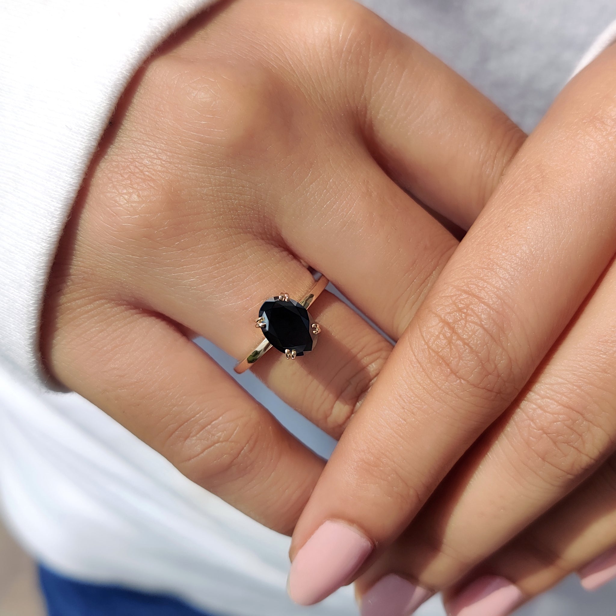 Double Prong Back Oval Cut Engagement Ring Zweitbild