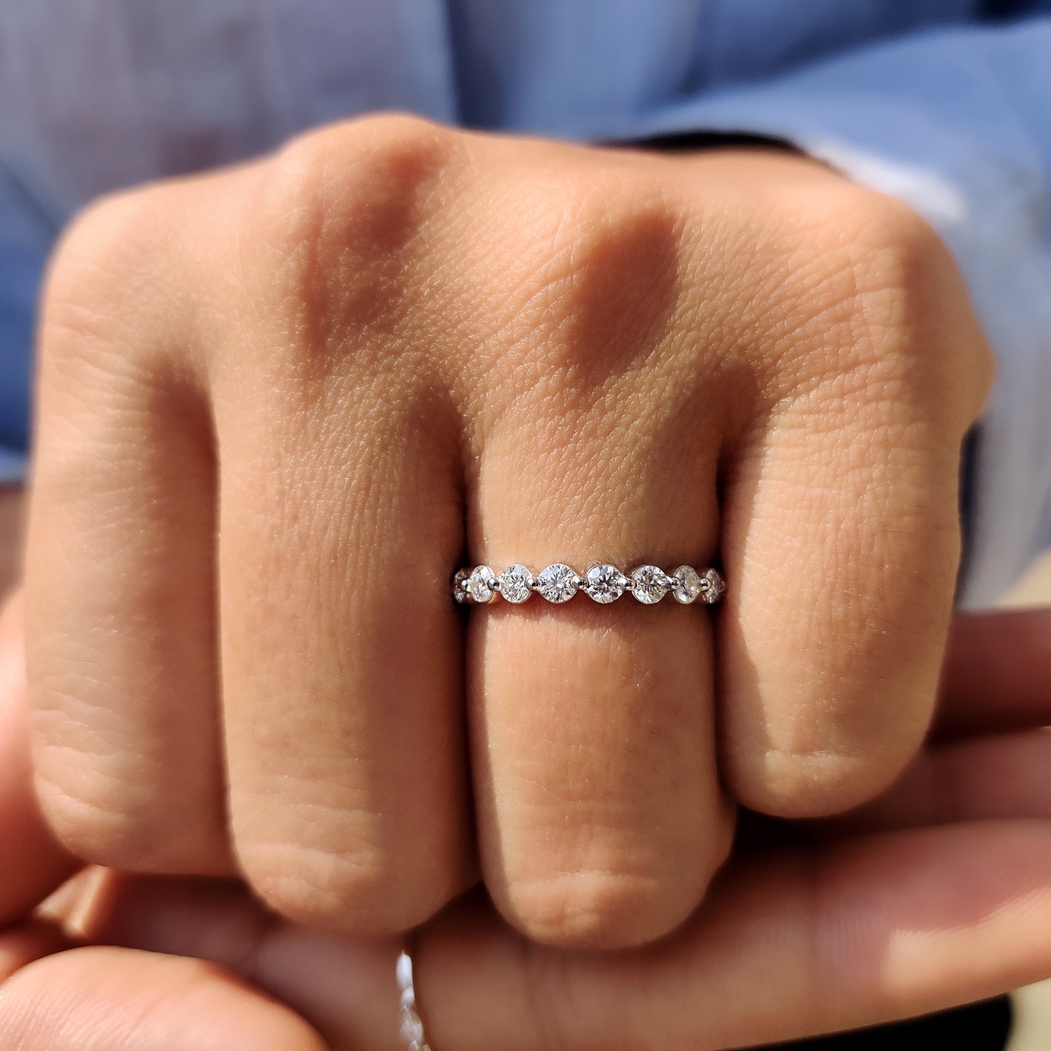 Half Eternity Round cut wedding band Imagen secundaria del producto