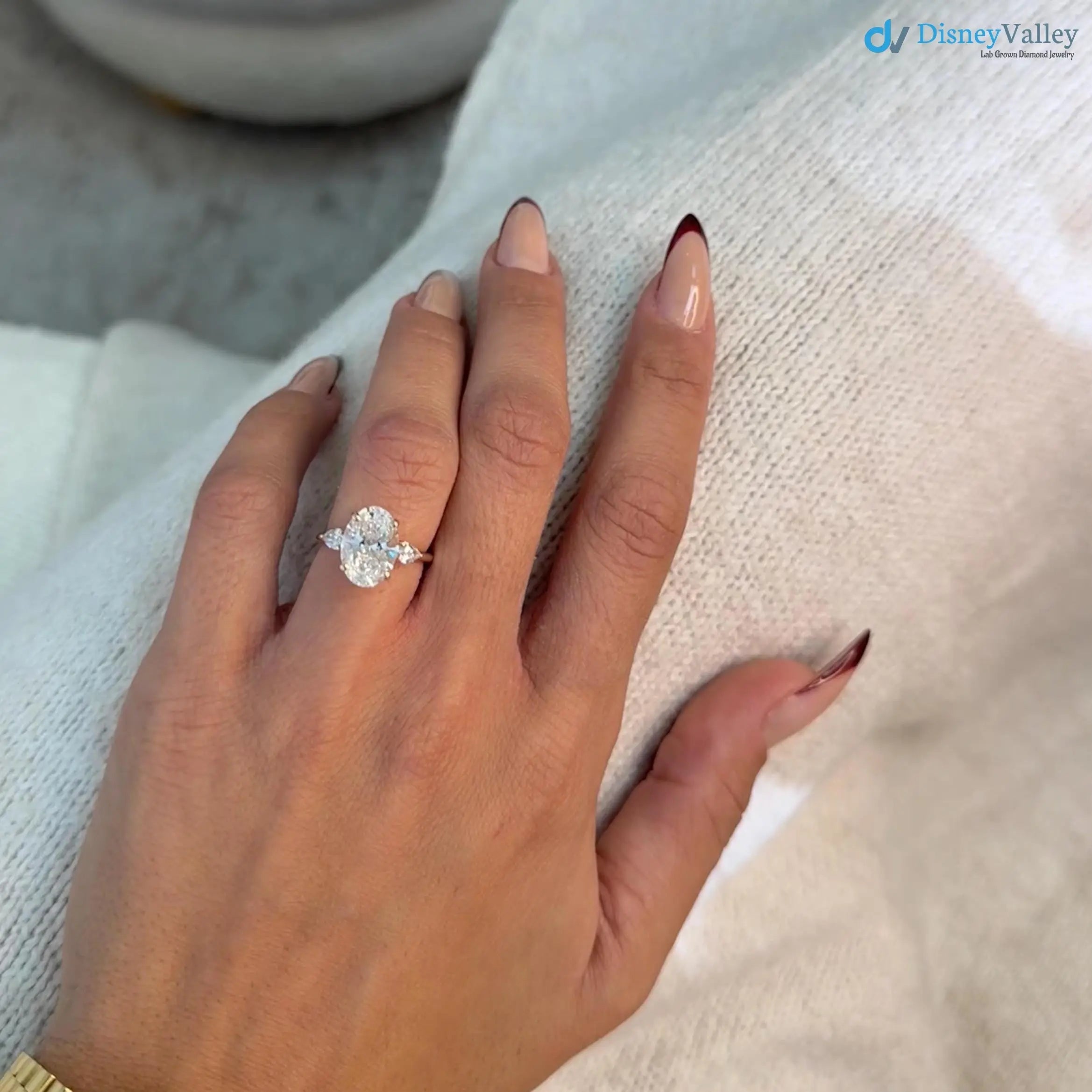 3.50 Carats IGI Certifed Lab Grown Oval Cut Diamond Engagement Ring - DisneyValley