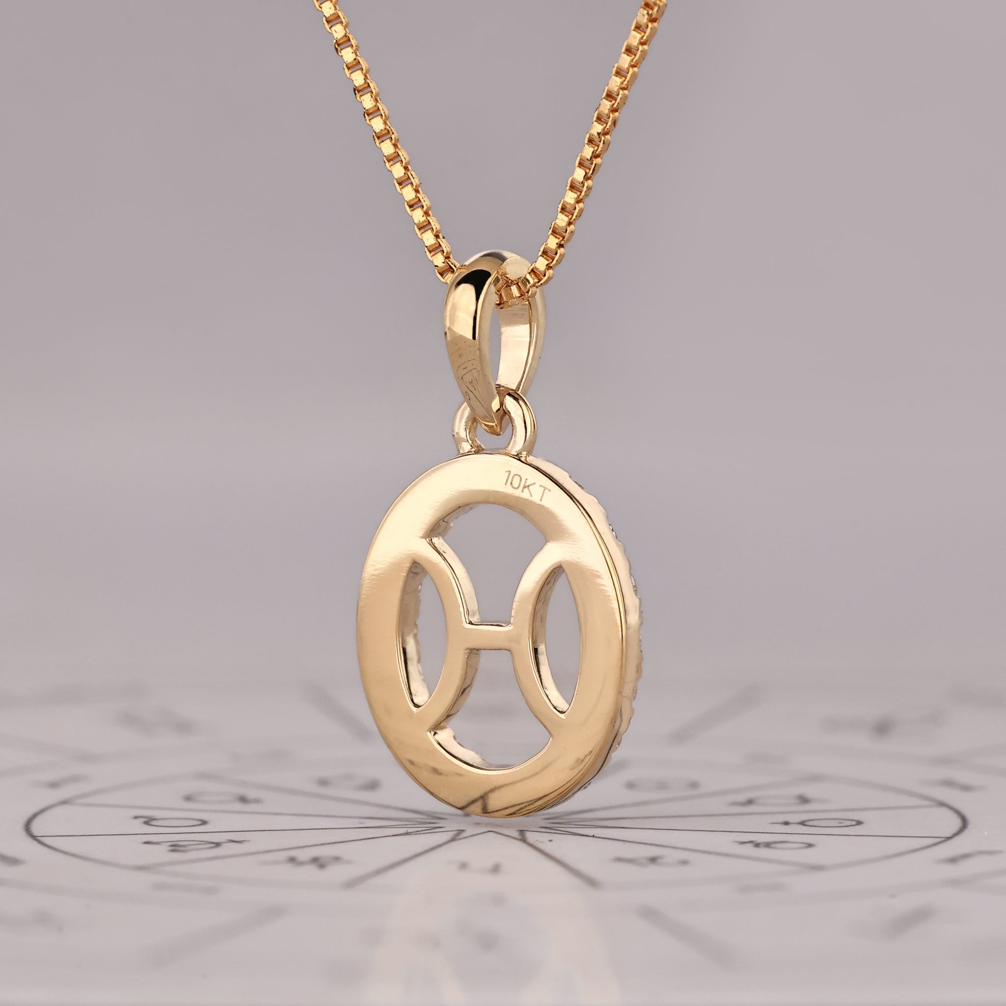 Halo Pisces Pendant In Yellow Gold
