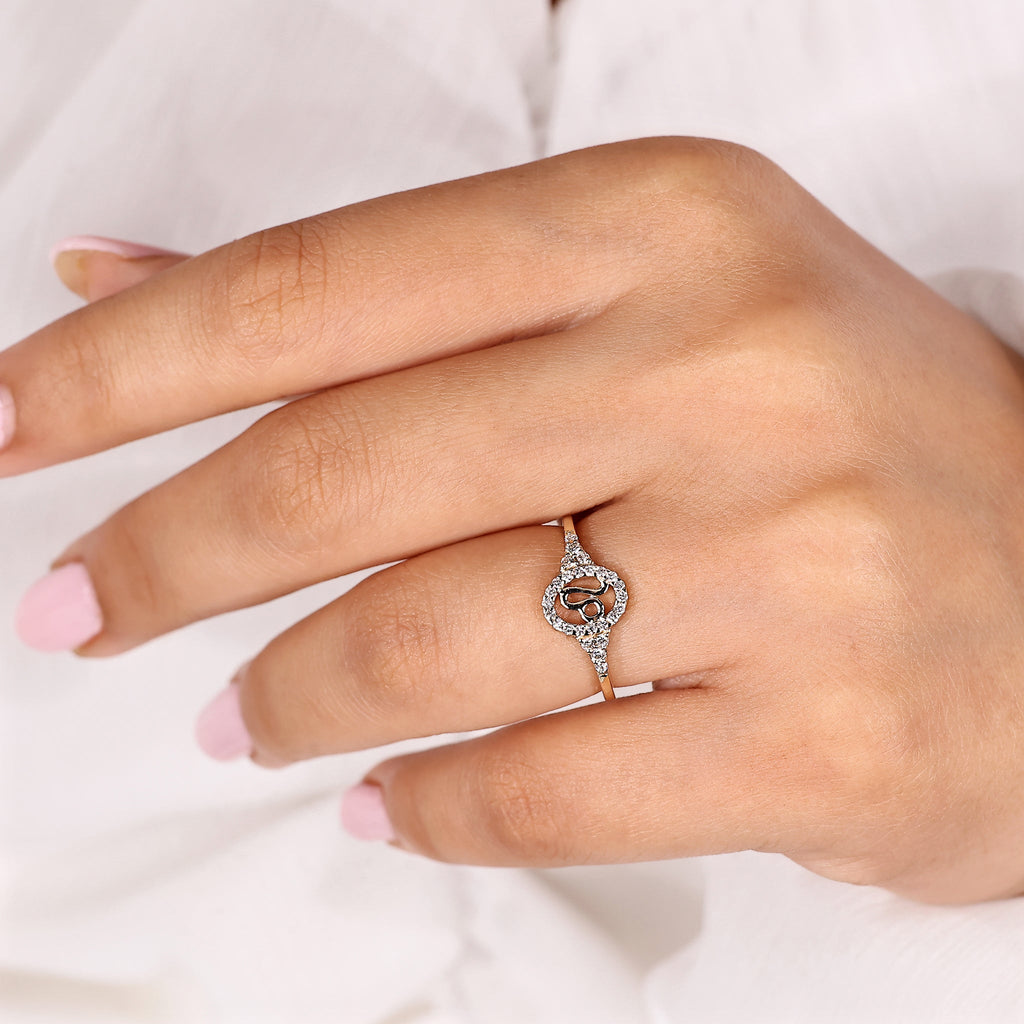 Leo Ring With Round Cut Side Stone
