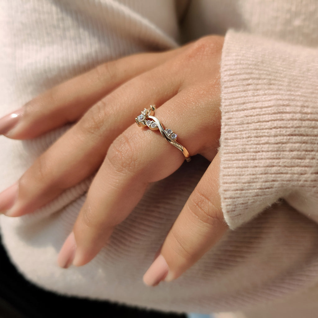 Crown Wedding Band With Round Diamond