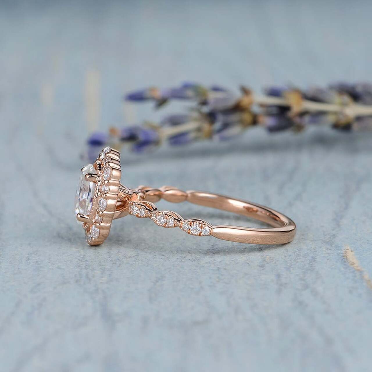 1.0 CT Oval Cut Halo Moissanite Diamond Engagement Ring