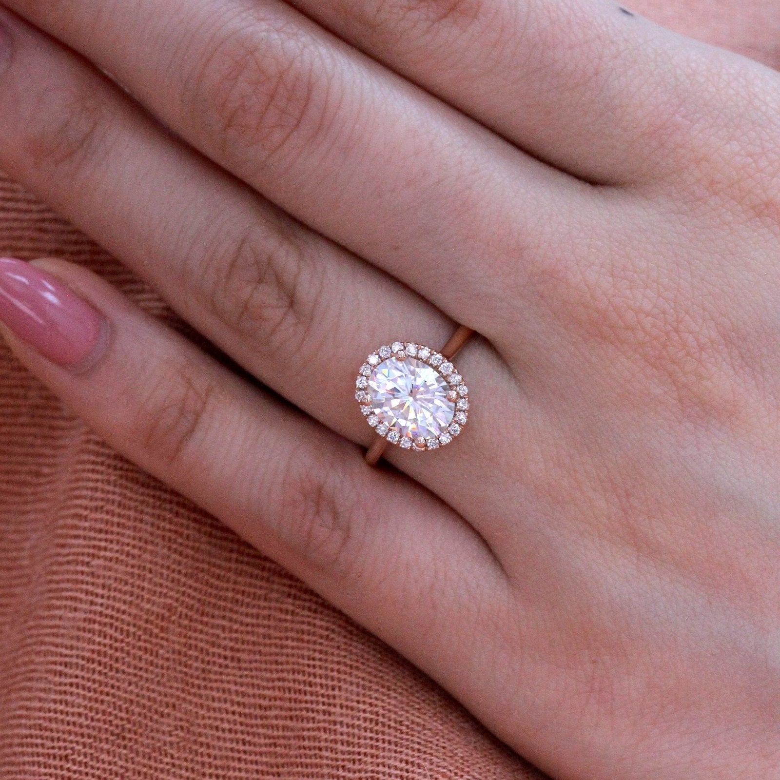 2.0 CT Oval Cut Moissanite Halo Engagement Ring