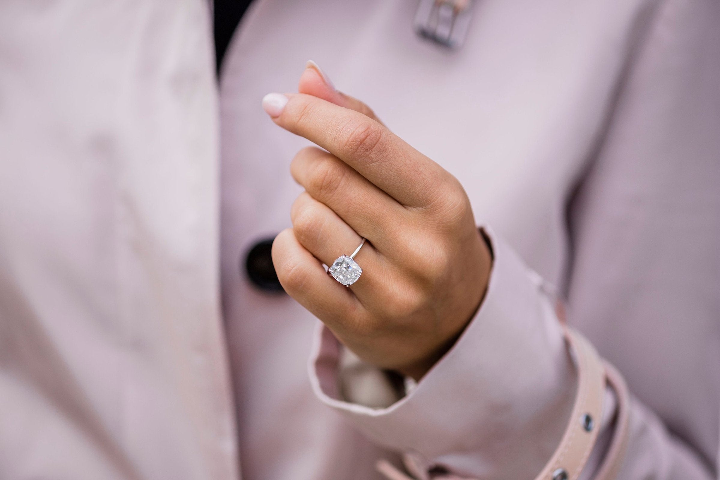 4.50 CT Cushion Cut Moissanite Solitaire Engagement Ring Imagen secundaria del producto