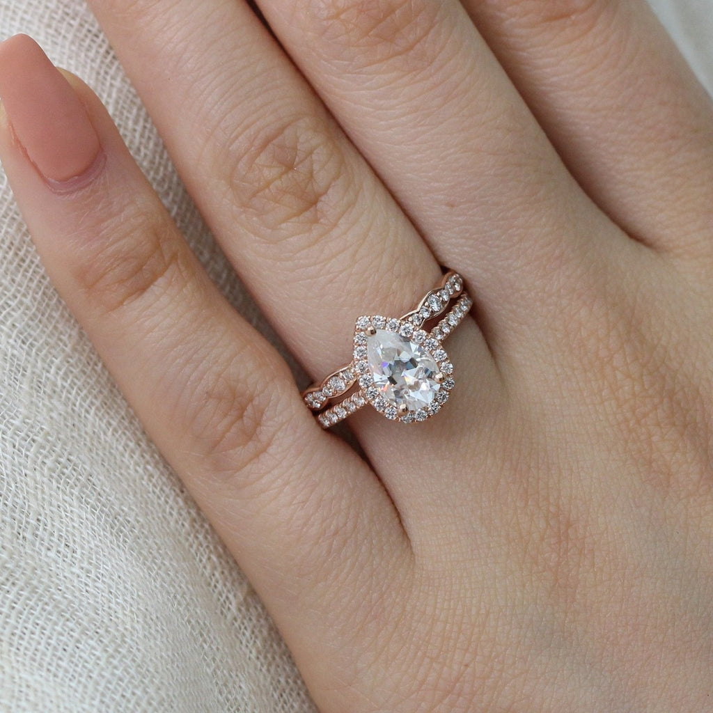 1.50CT Pear Cut Moissanite Halo Bridal Ring Set