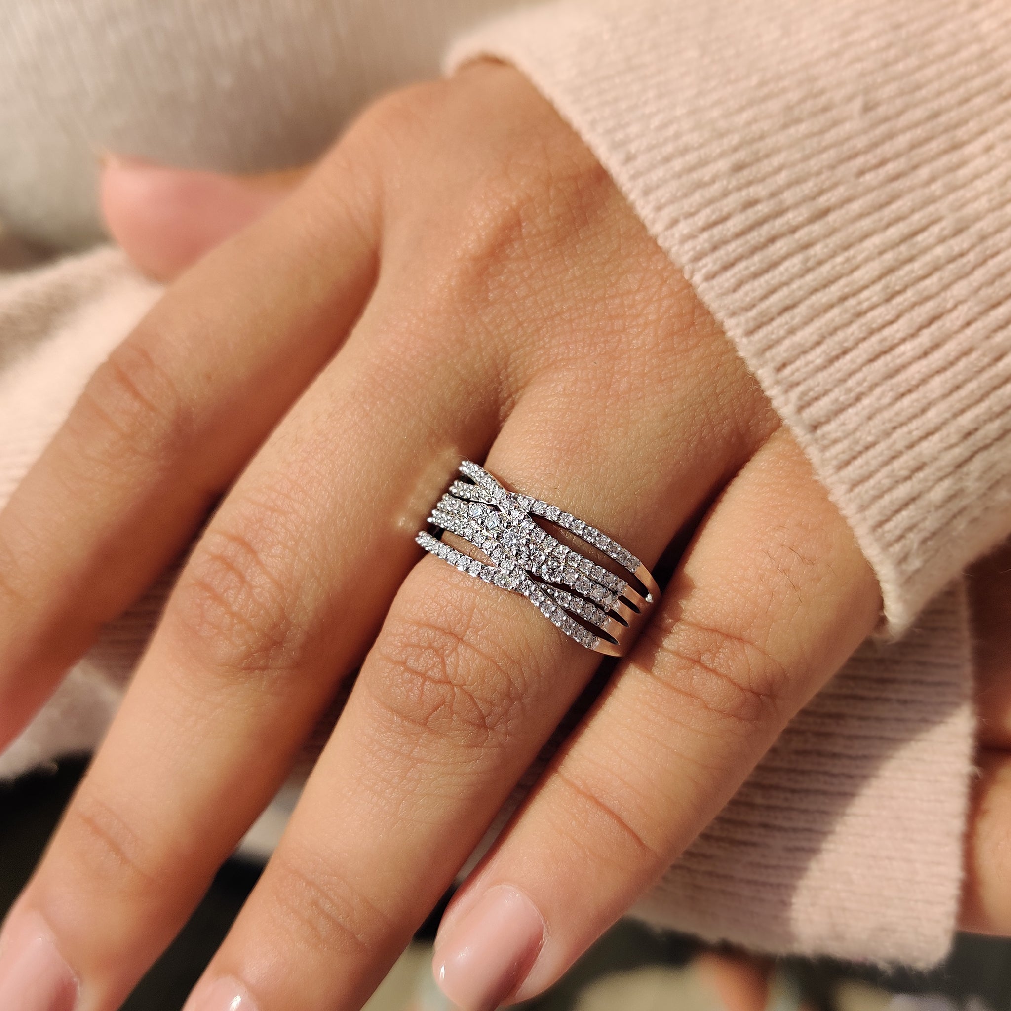 Multi Row Pave Round Cut Band Zweitbild