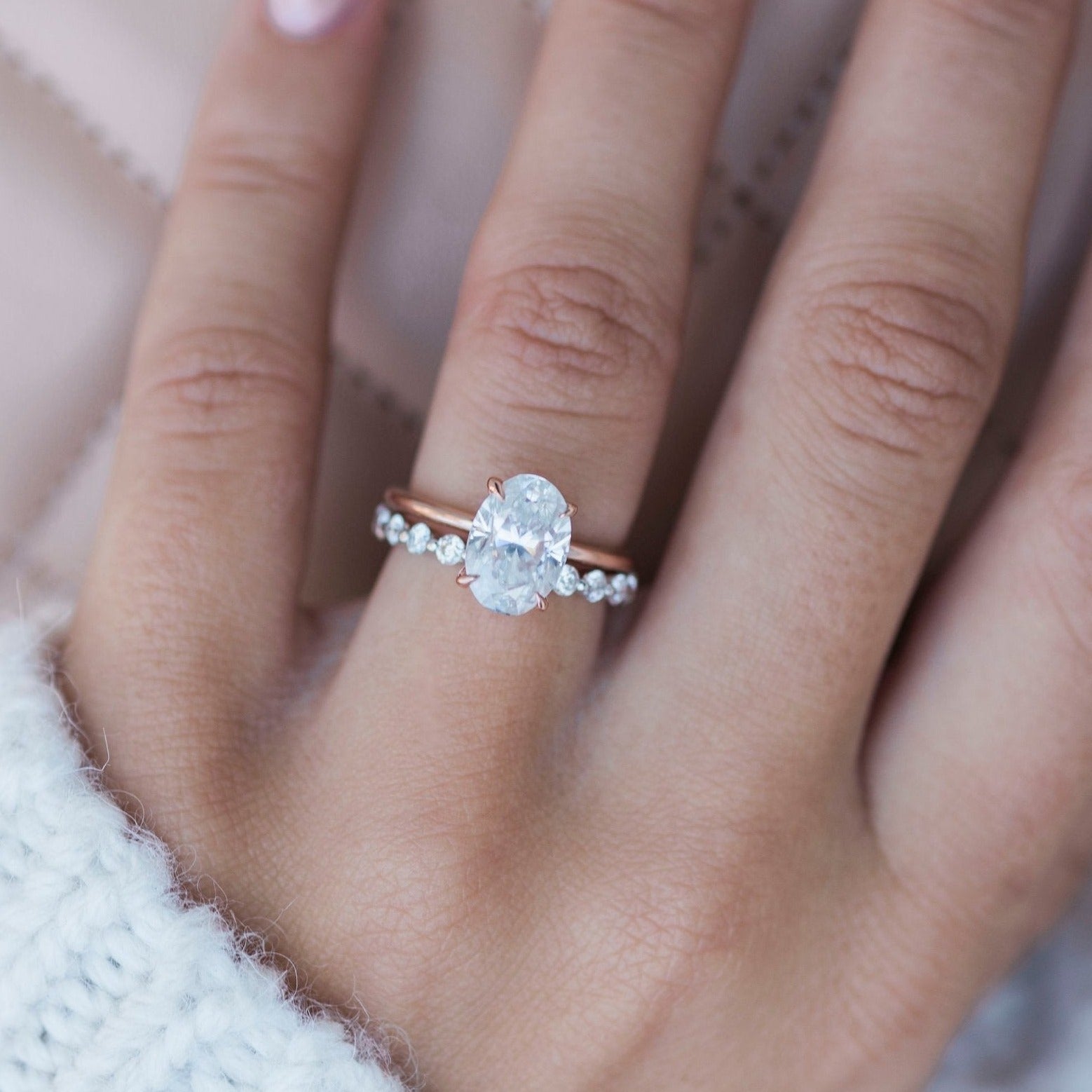 2.70 CT Oval Moissanite Solitaire Engagement Ring Zweitbild