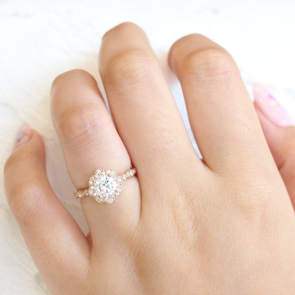 1.0 CT Vintage Floral Round Cut Diamond Moissanite Halo Engagement Ring