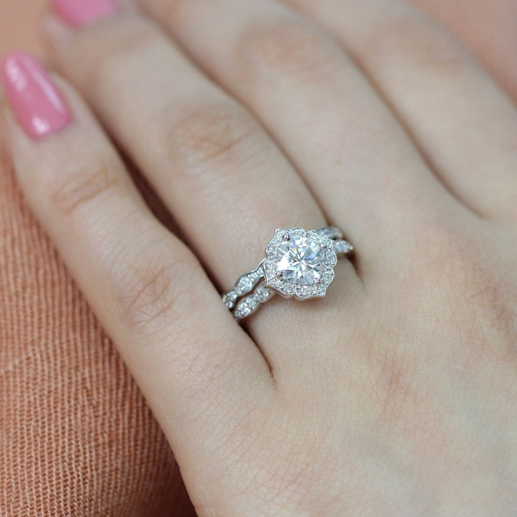 1.0 CT chusion Cut Moissanite Vintage Halo Bridal Ring Set