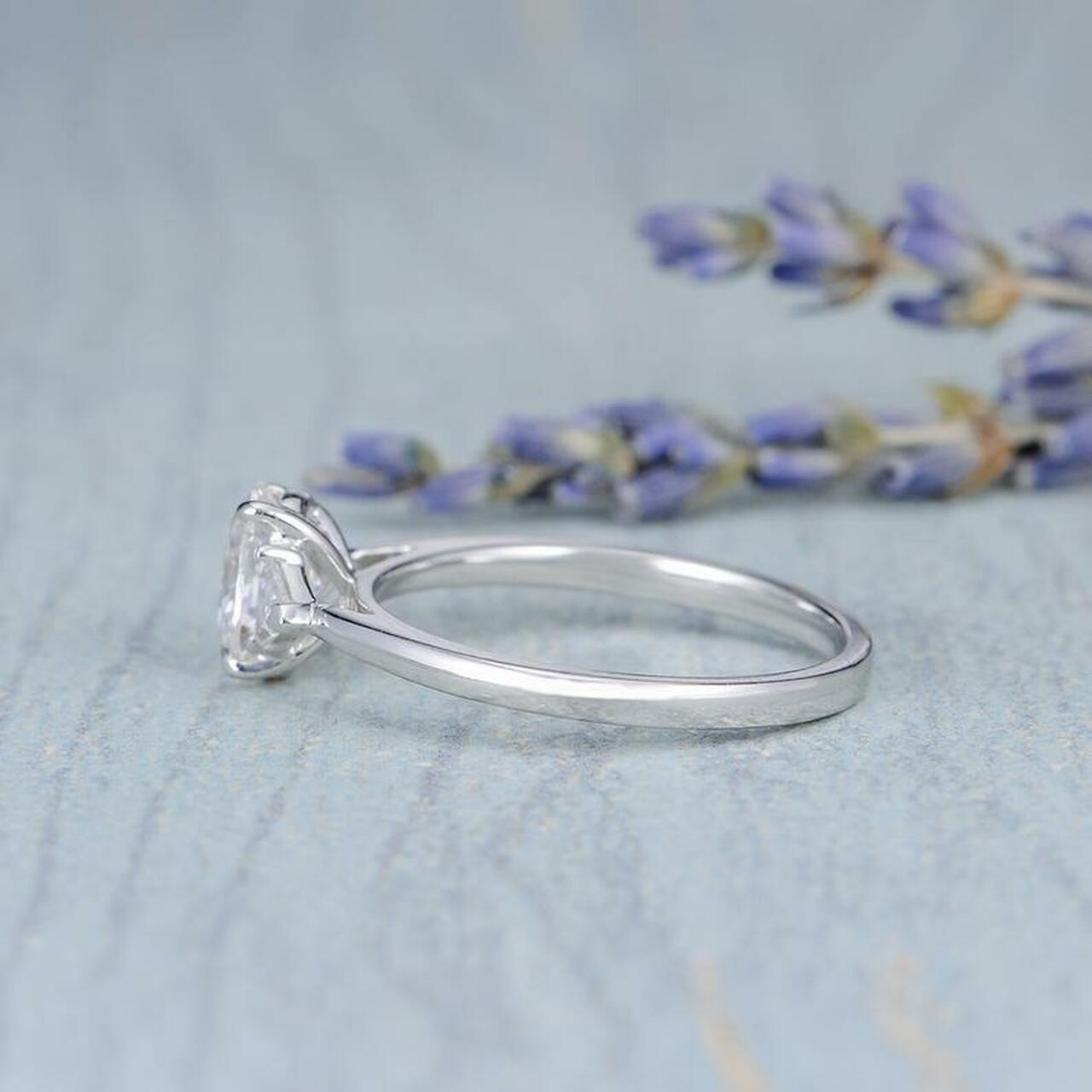 1.0CT Oval Cut 3 Stone Moissanite Diamond Engagement Ring