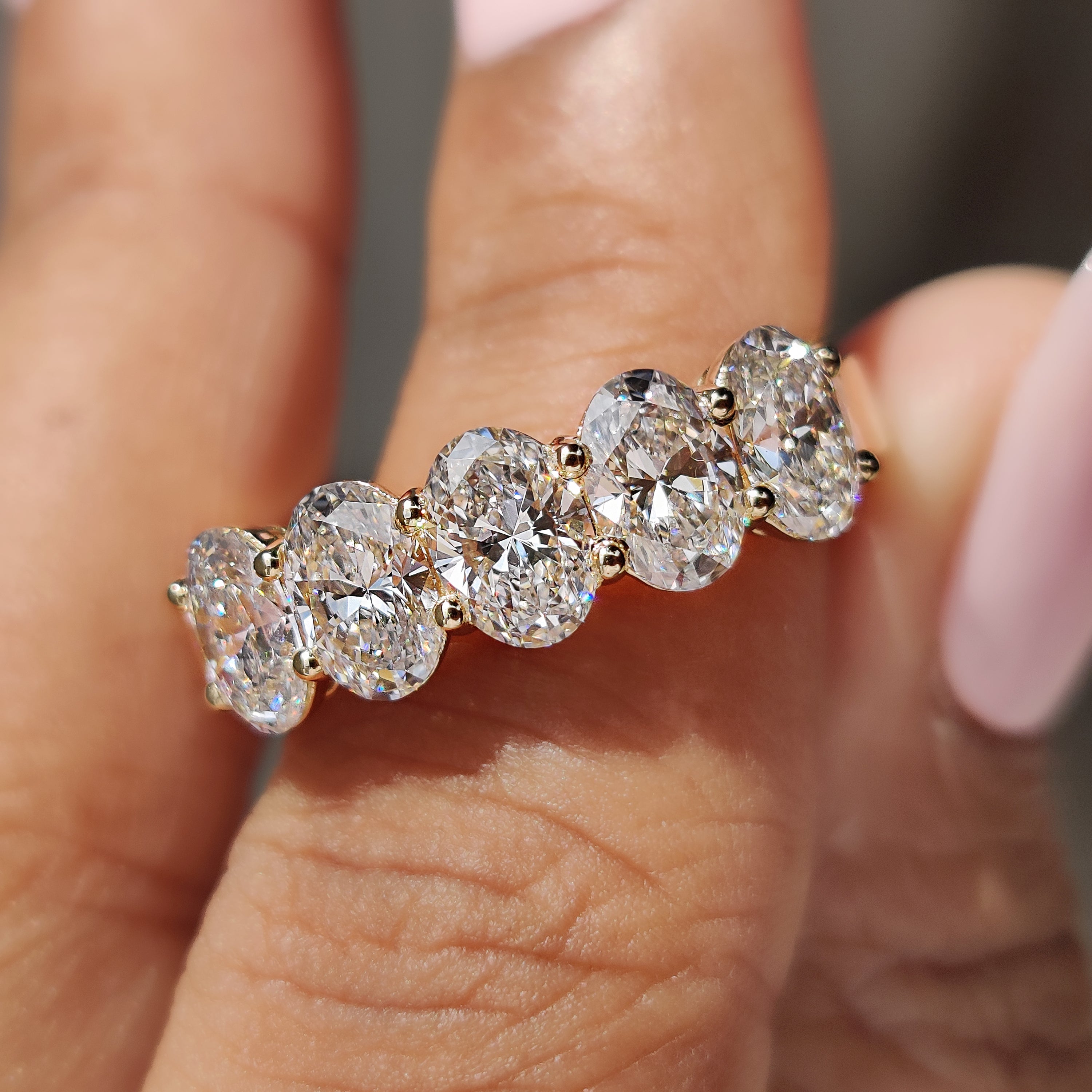 Five Stone Oval Diamond Wedding Band Imagen principal del producto