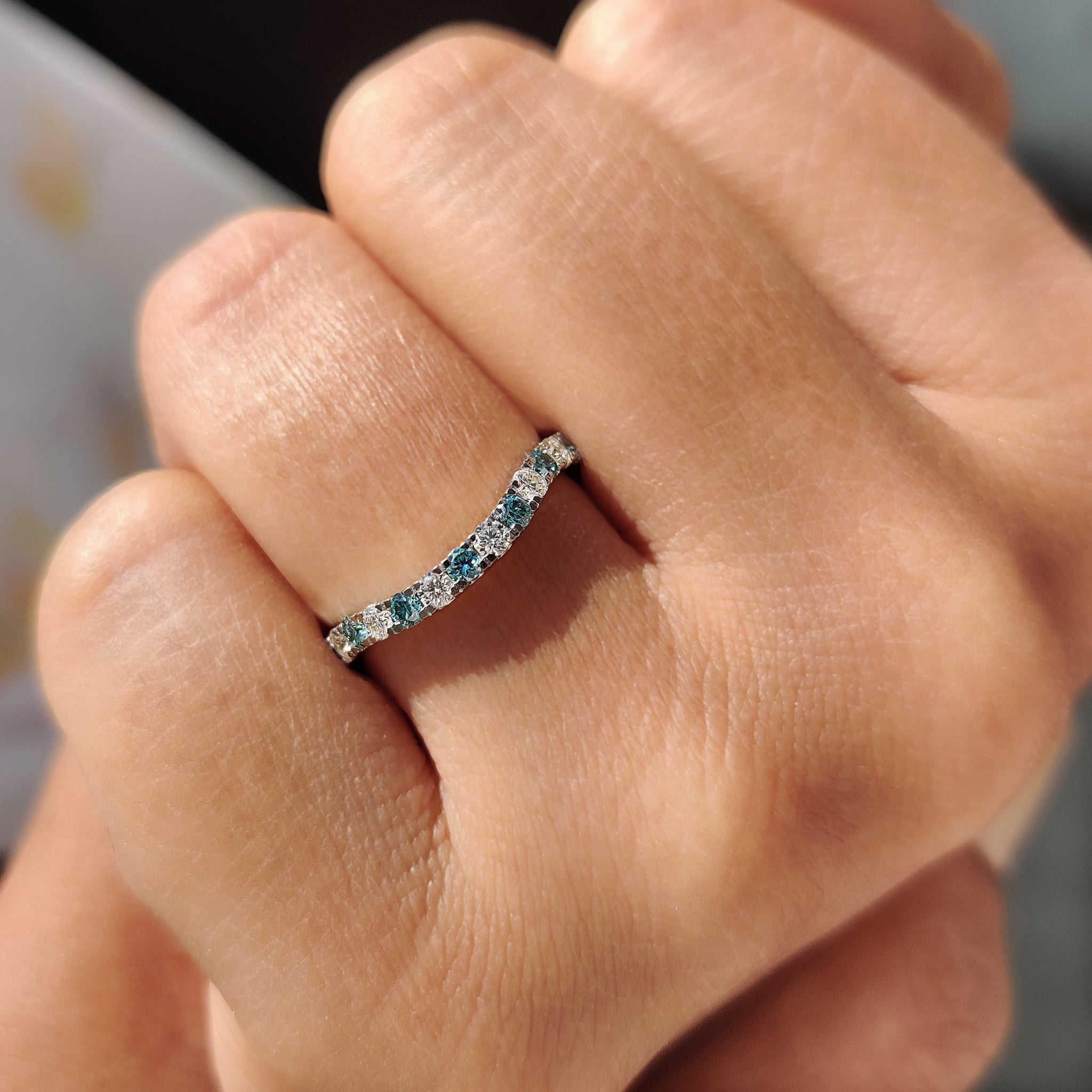 Curved Wedding Band With Round Cut Cyan Blue Stone Imagen secundaria del producto
