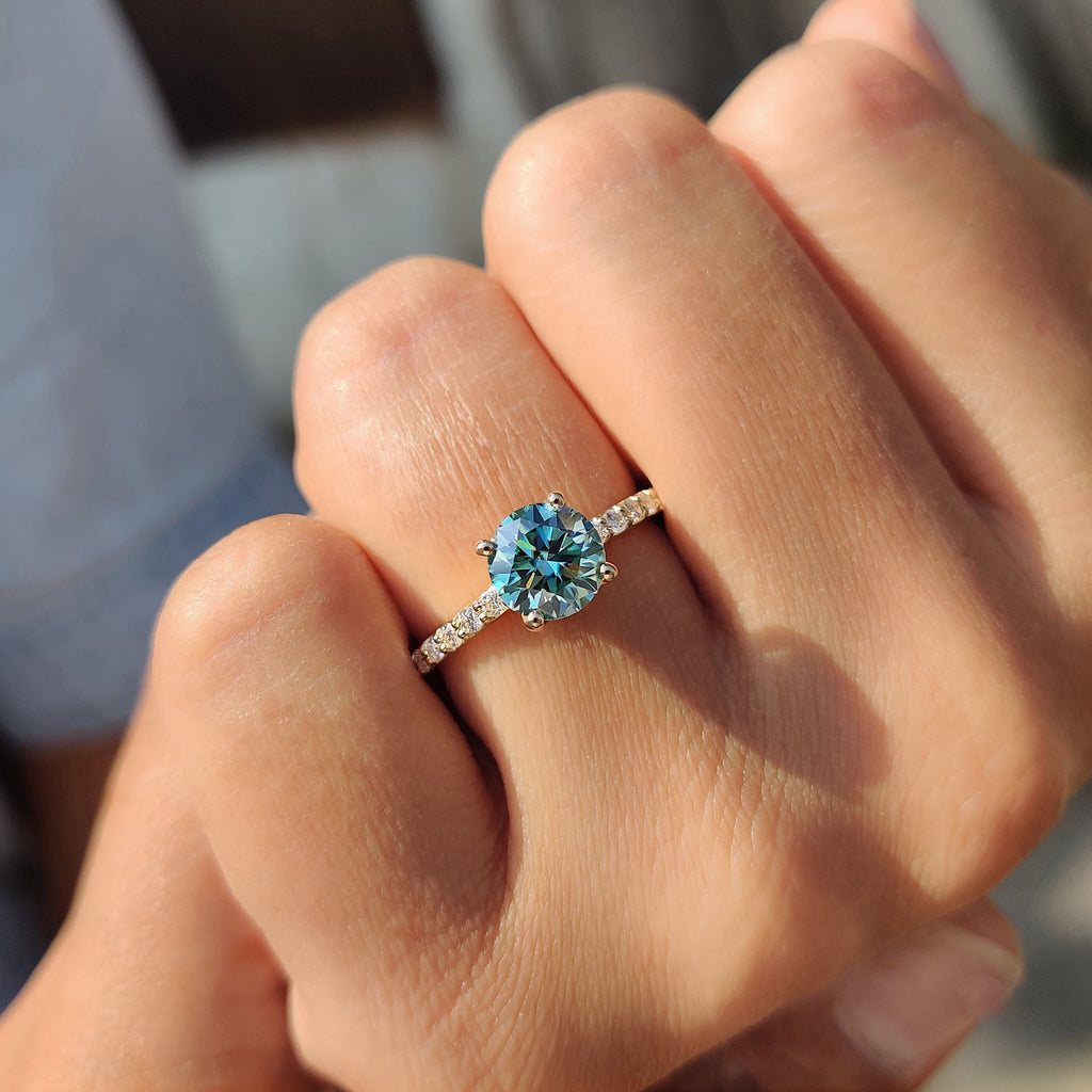 Round Cut Engagement Ring With Round Cut Pave Style